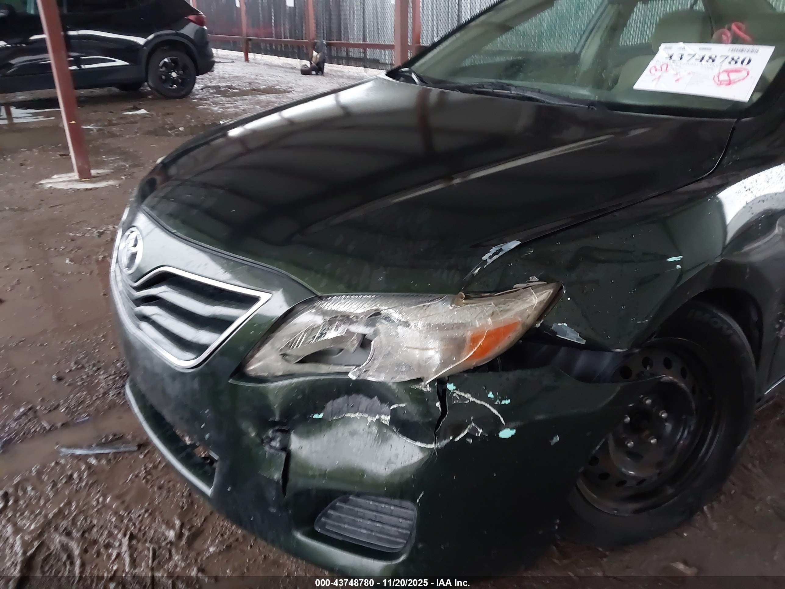 TOYOTA CAMRY image 6