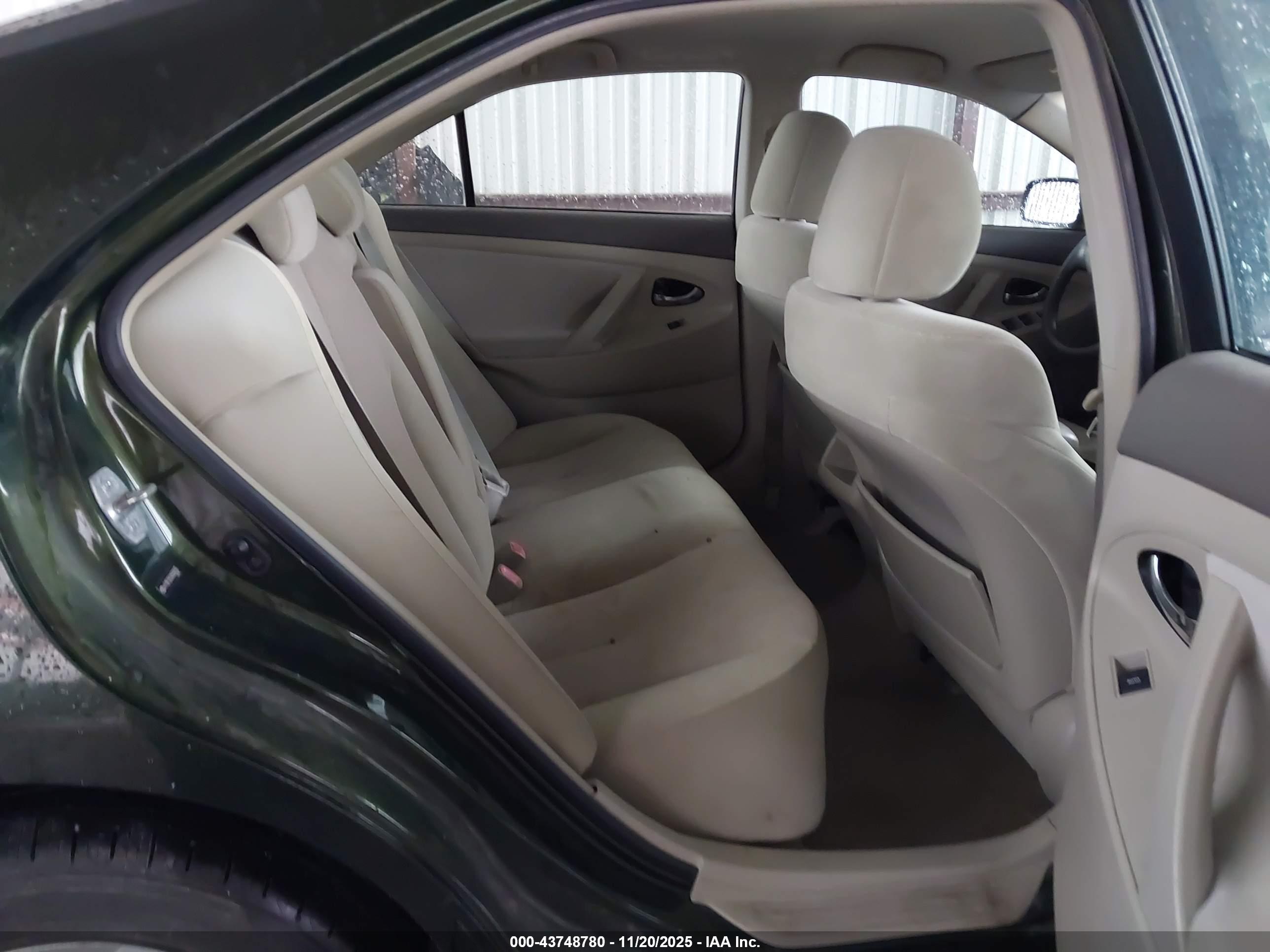 TOYOTA CAMRY image 8