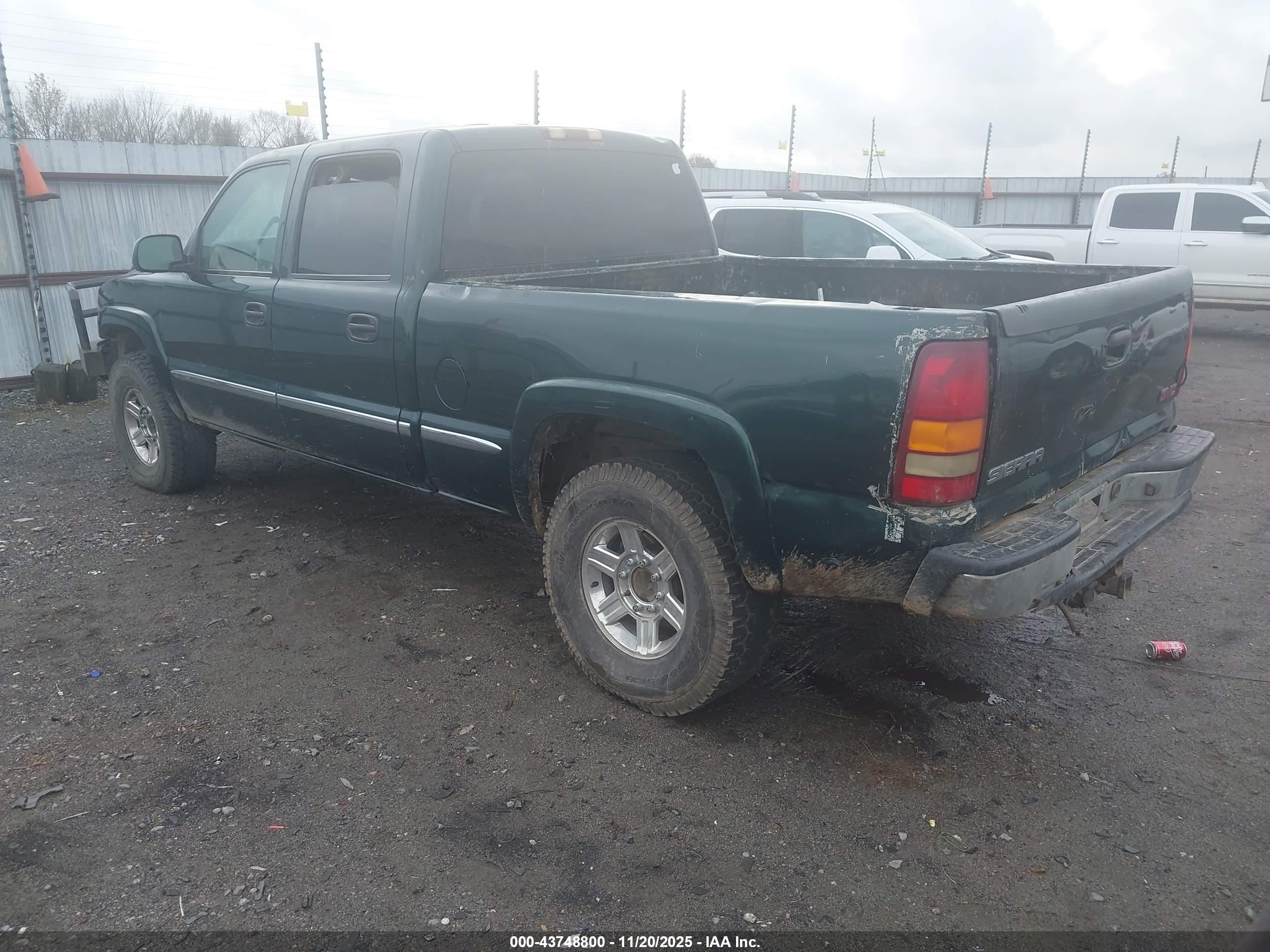 GMC SIERRA image 3