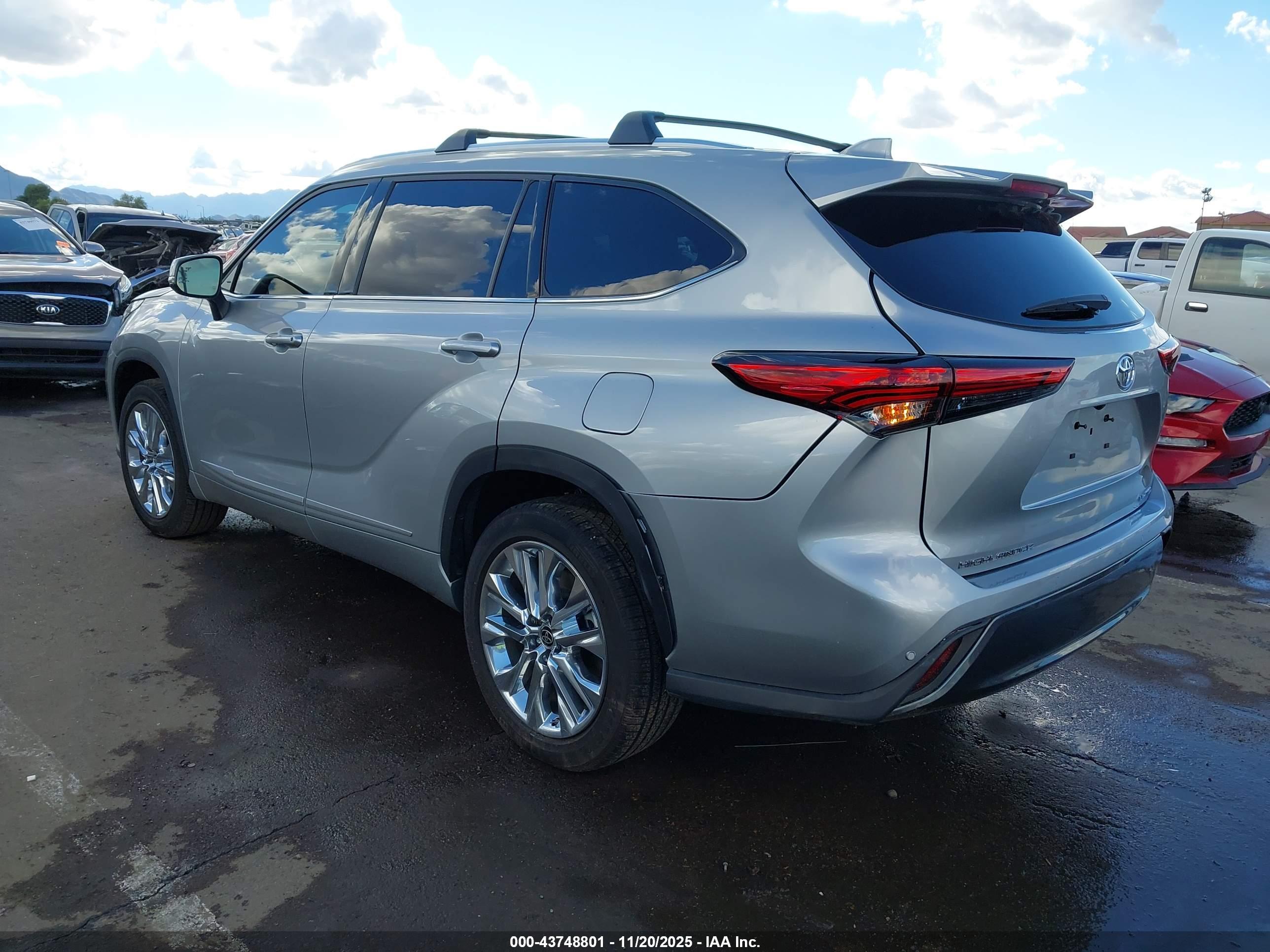 TOYOTA HIGHLANDER image 3