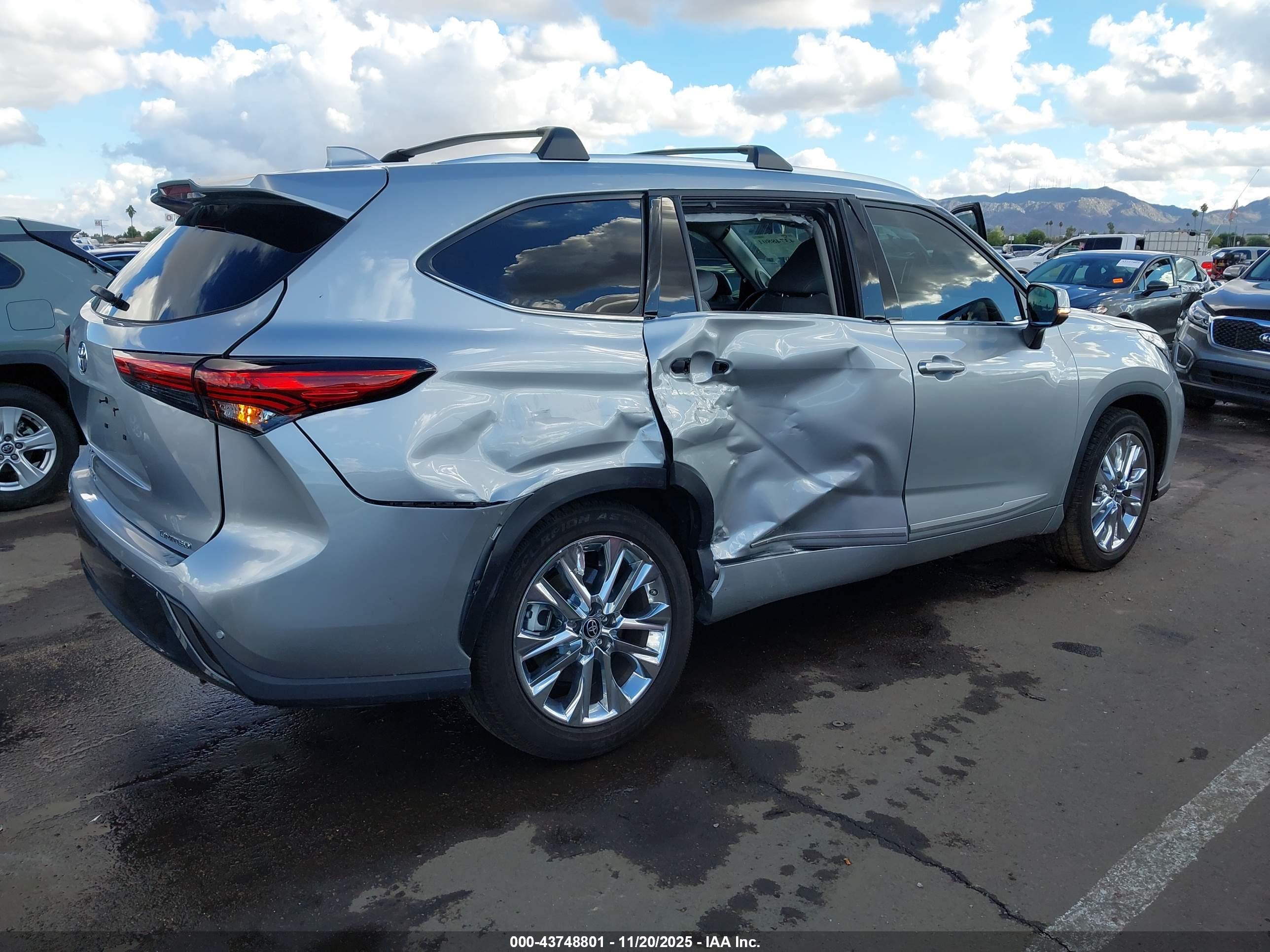 TOYOTA HIGHLANDER image 6