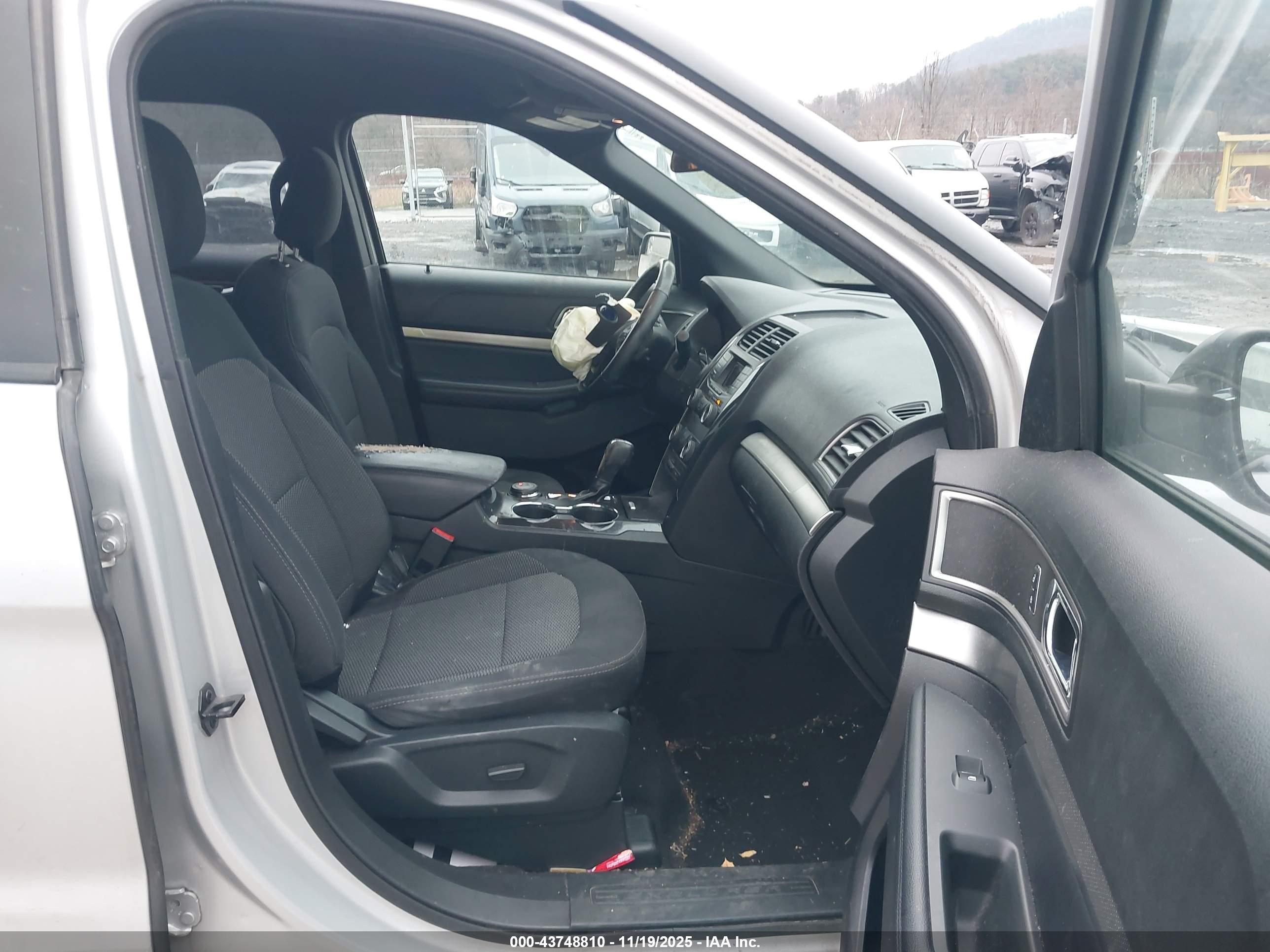 FORD EXPLORER image 5