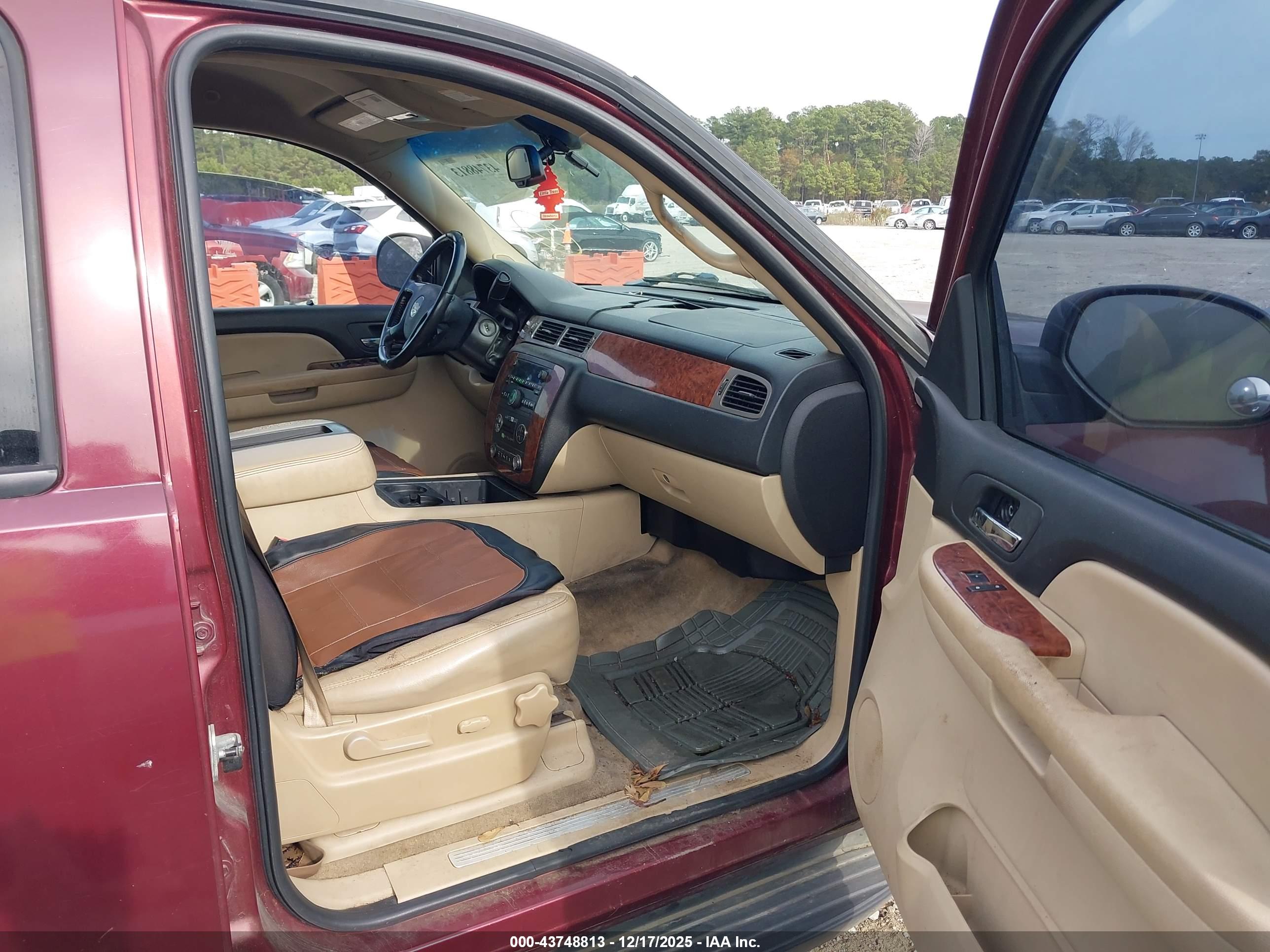 CHEVROLET TAHOE image 5