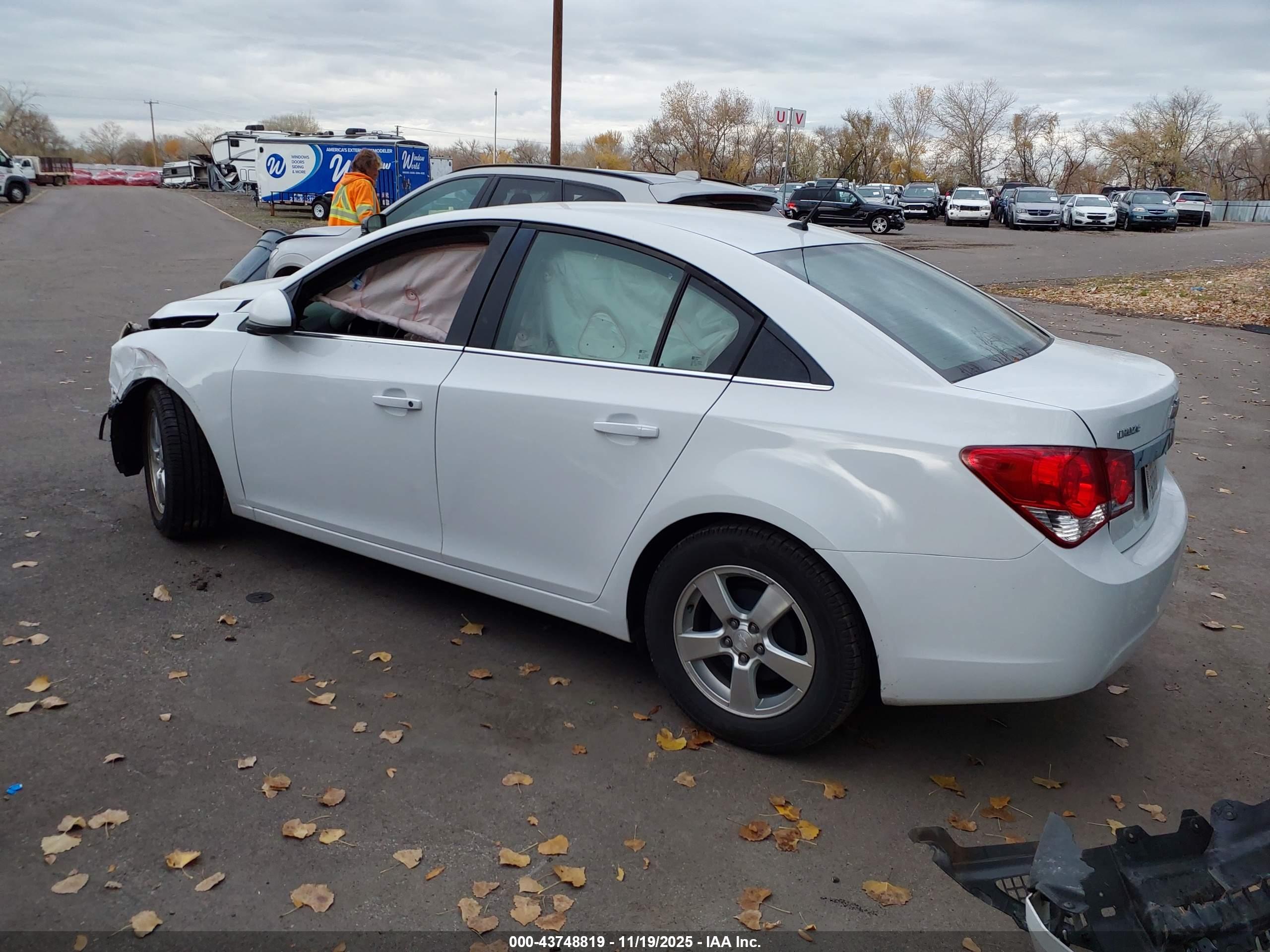 CHEVROLET CRUZE image 3