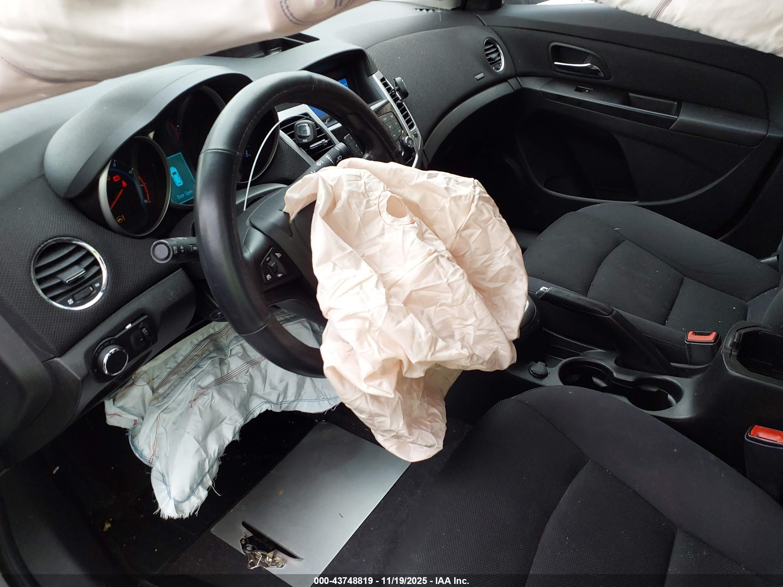 CHEVROLET CRUZE image 5