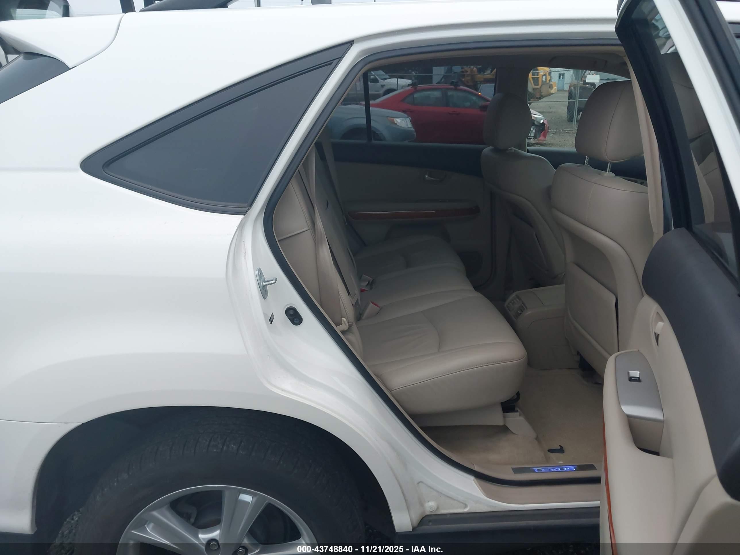 LEXUS RX image 8