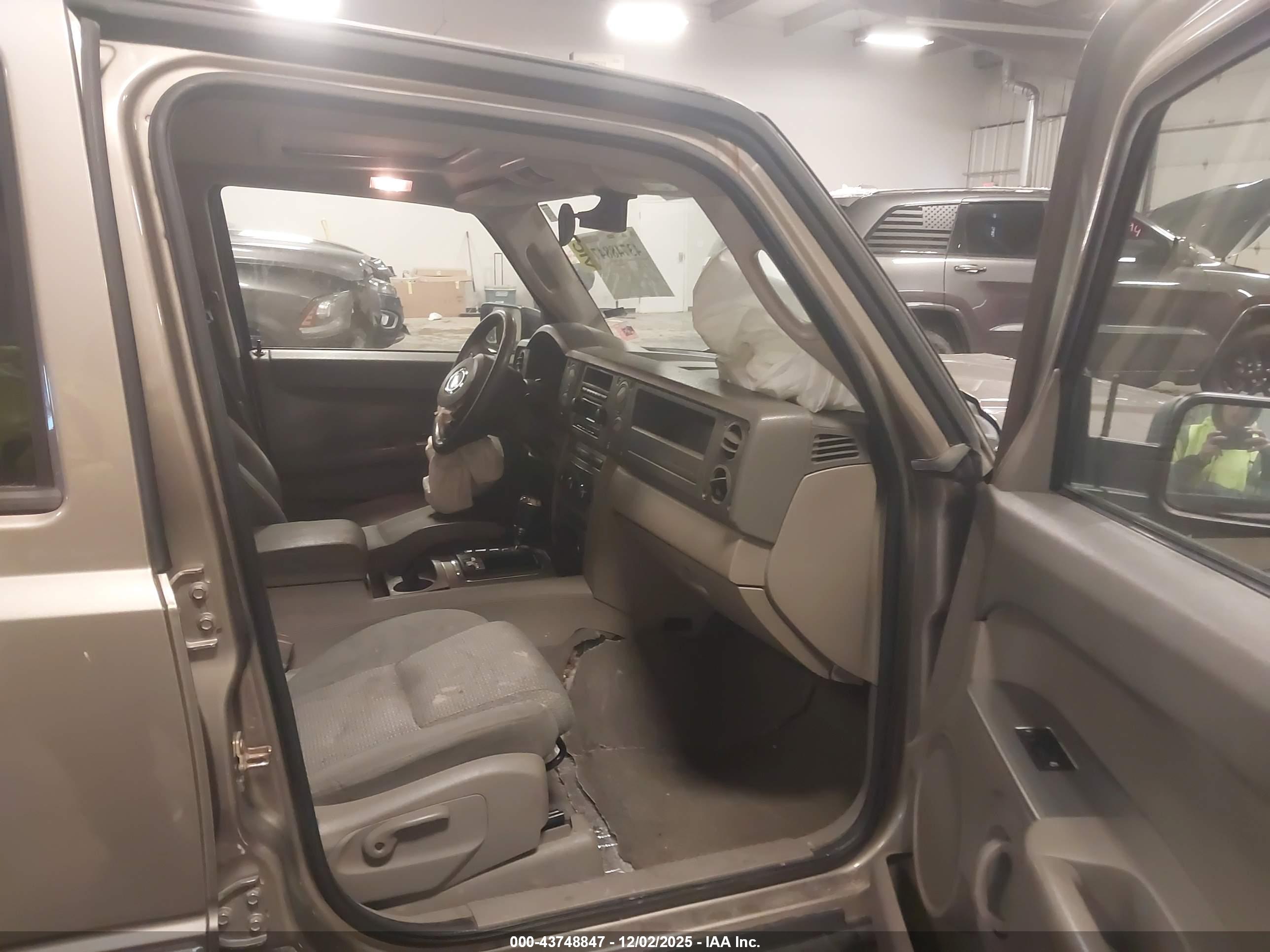 JEEP COMMANDER image 5