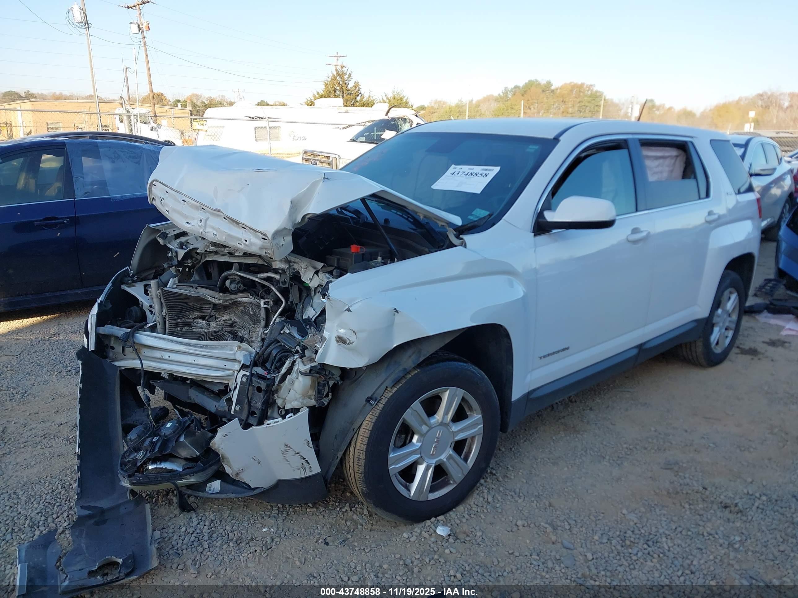 GMC TERRAIN image 2
