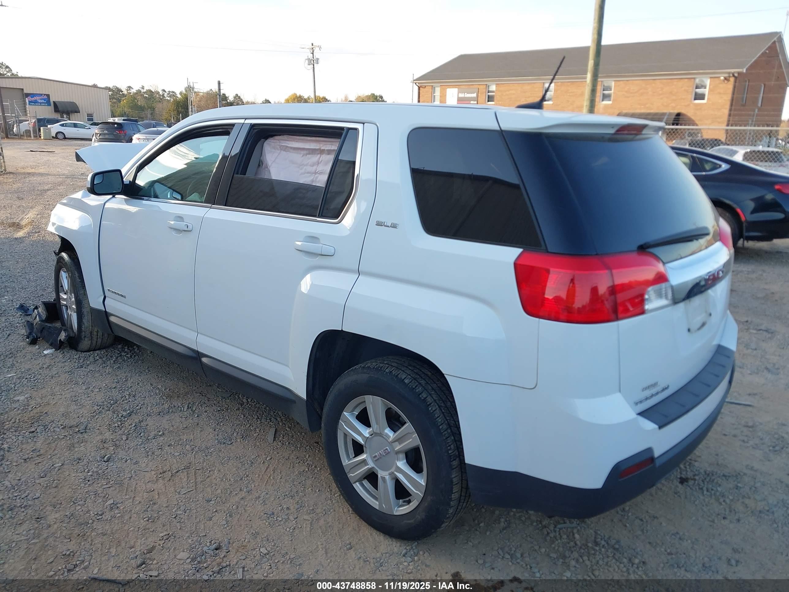 GMC TERRAIN image 3