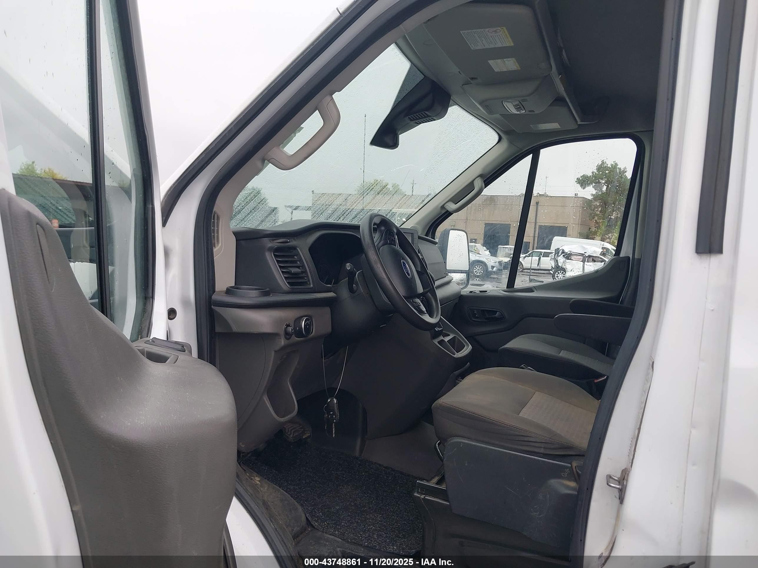 FORD TRANSIT-350 image 8