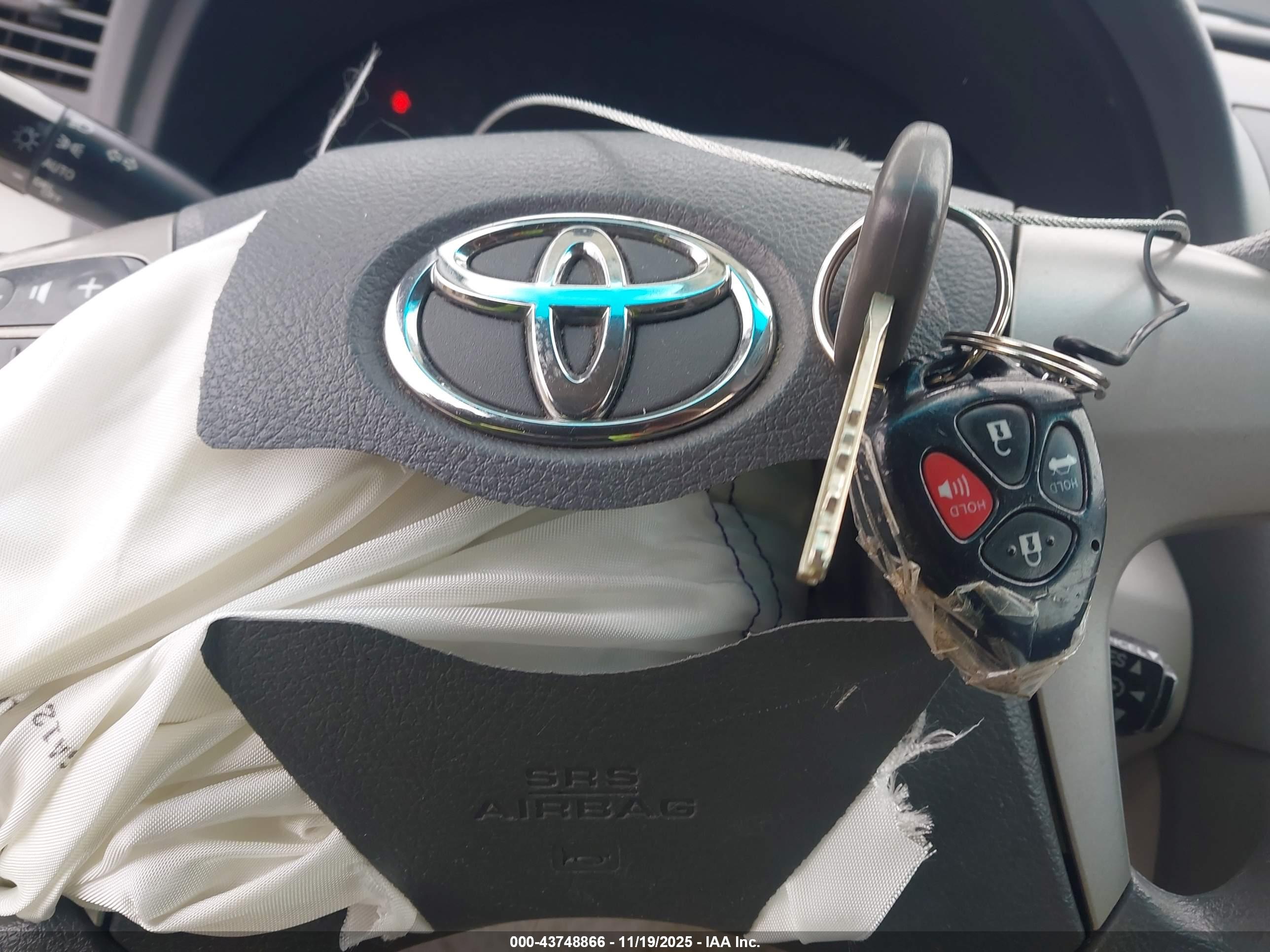 TOYOTA CAMRY image 11