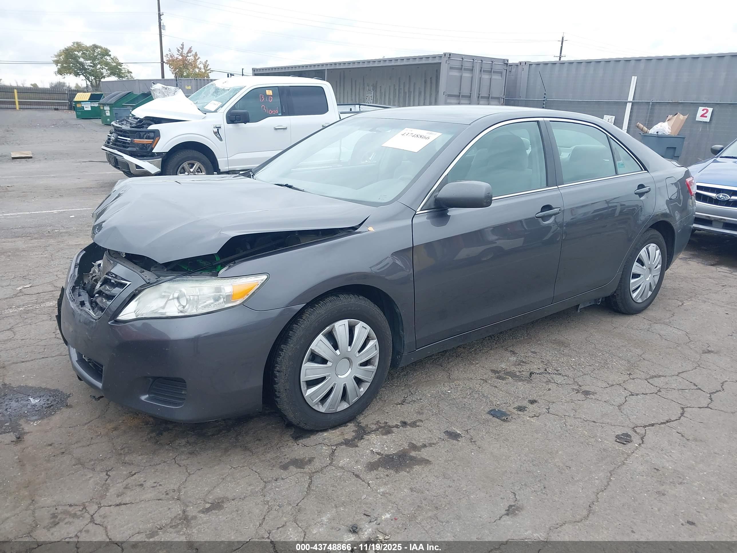TOYOTA CAMRY image 2
