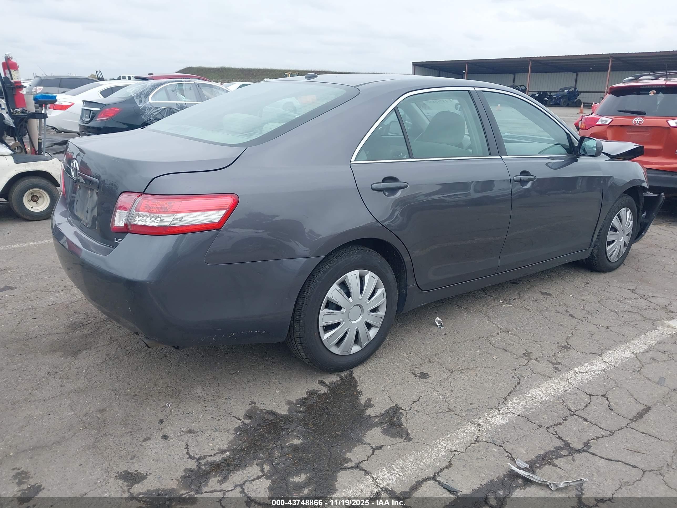 TOYOTA CAMRY image 4