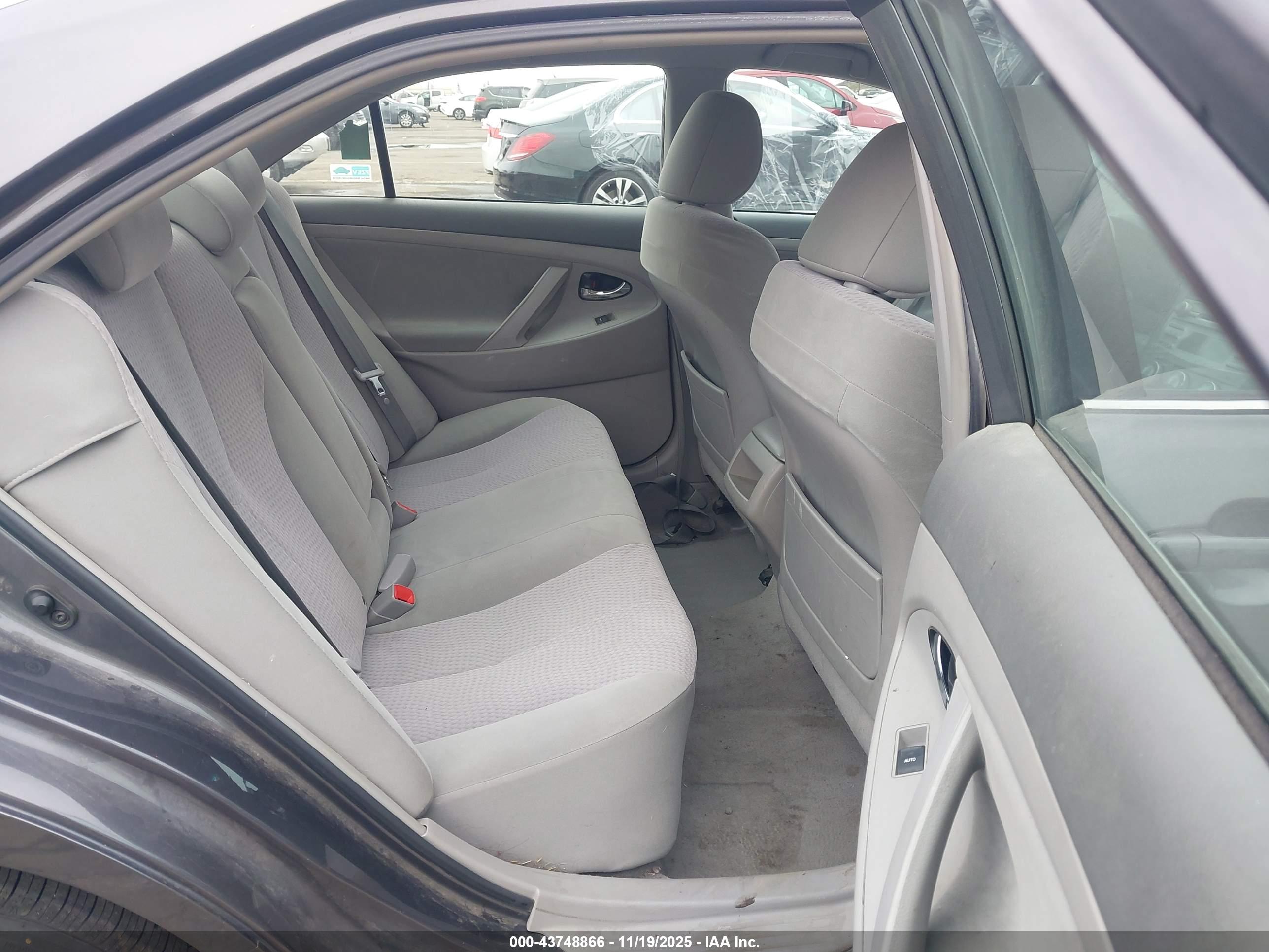 TOYOTA CAMRY image 8