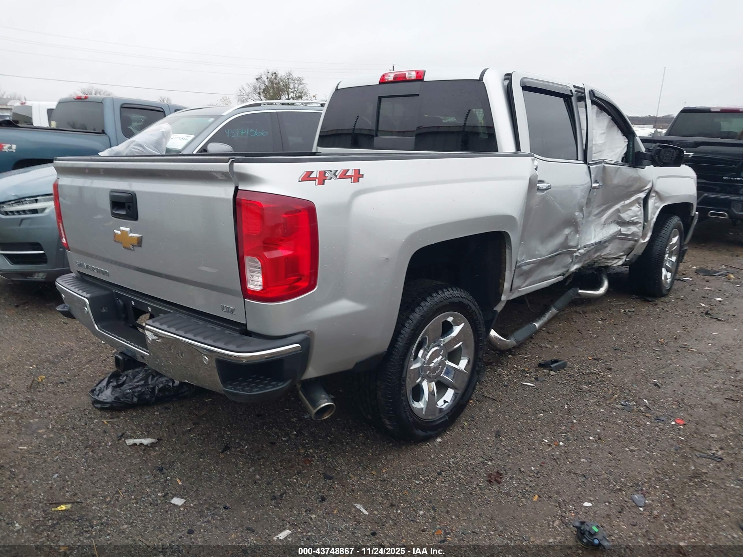 CHEVROLET SILVERADO image 4
