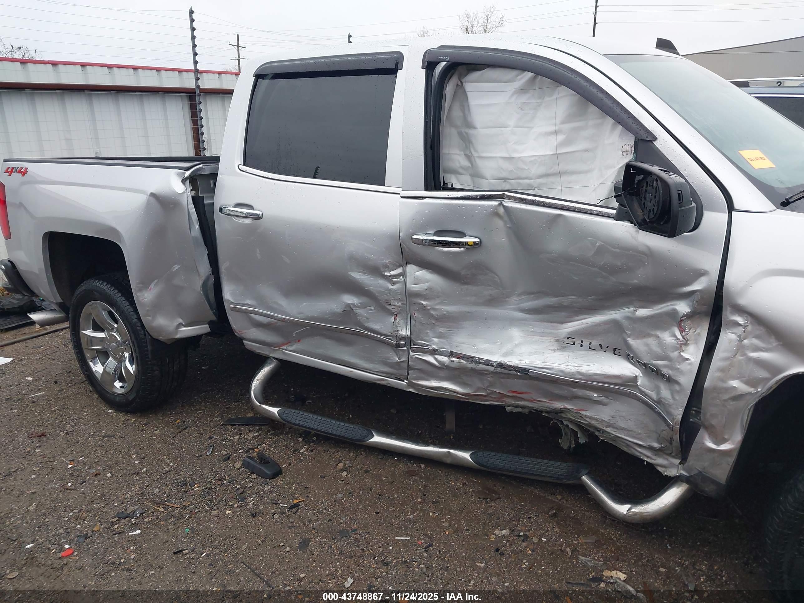 CHEVROLET SILVERADO image 6