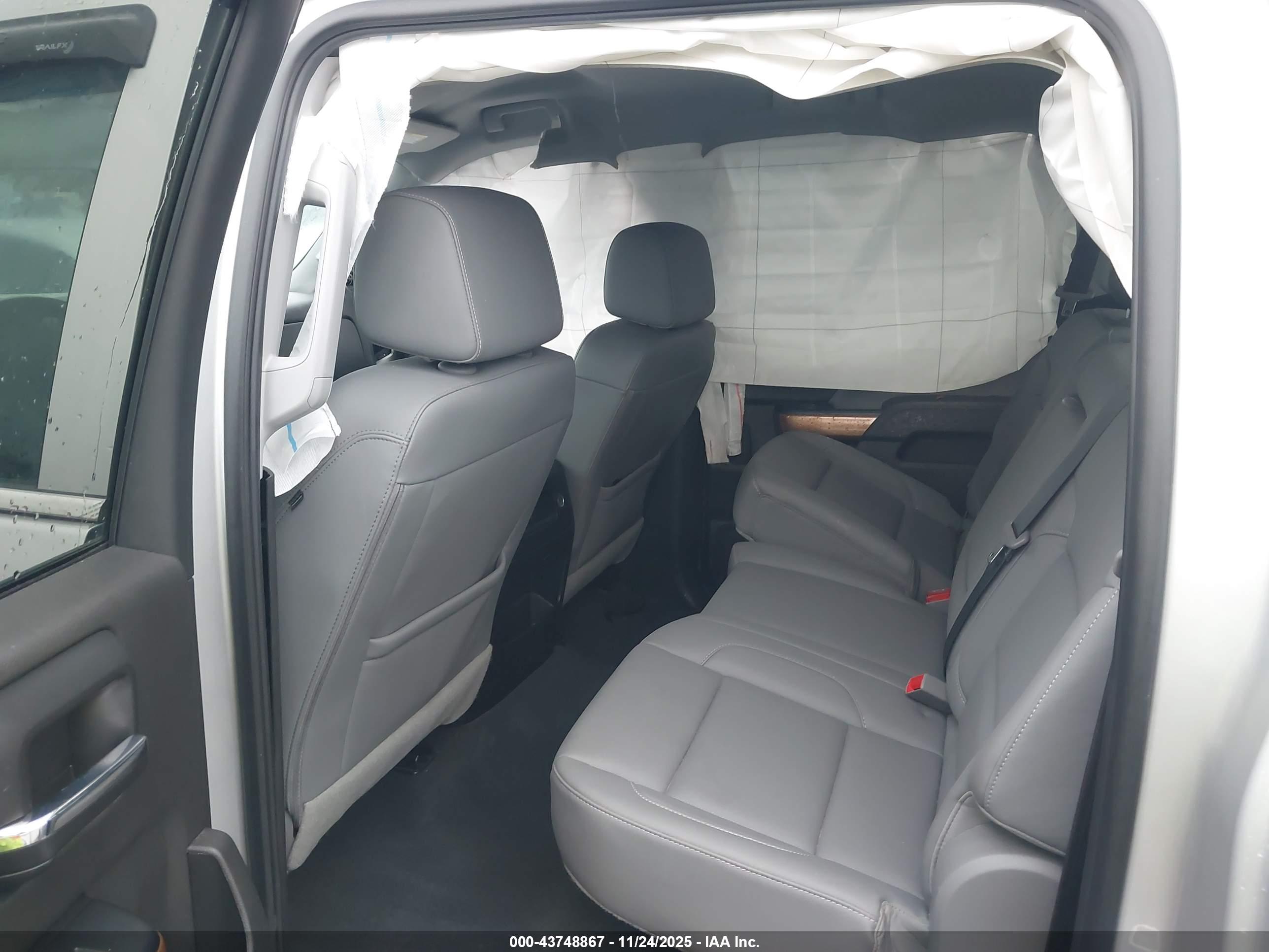 CHEVROLET SILVERADO image 8