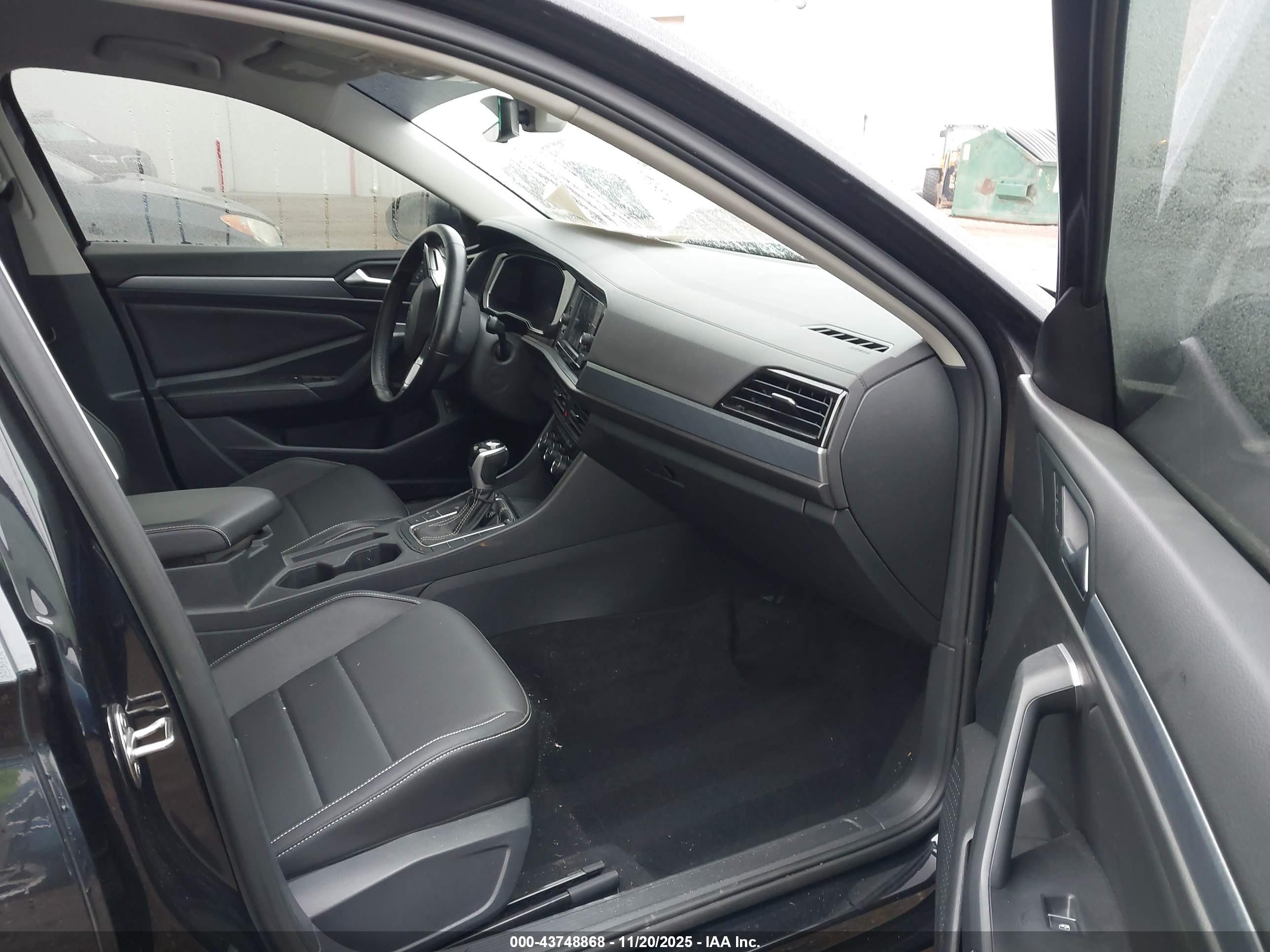VOLKSWAGEN JETTA image 5