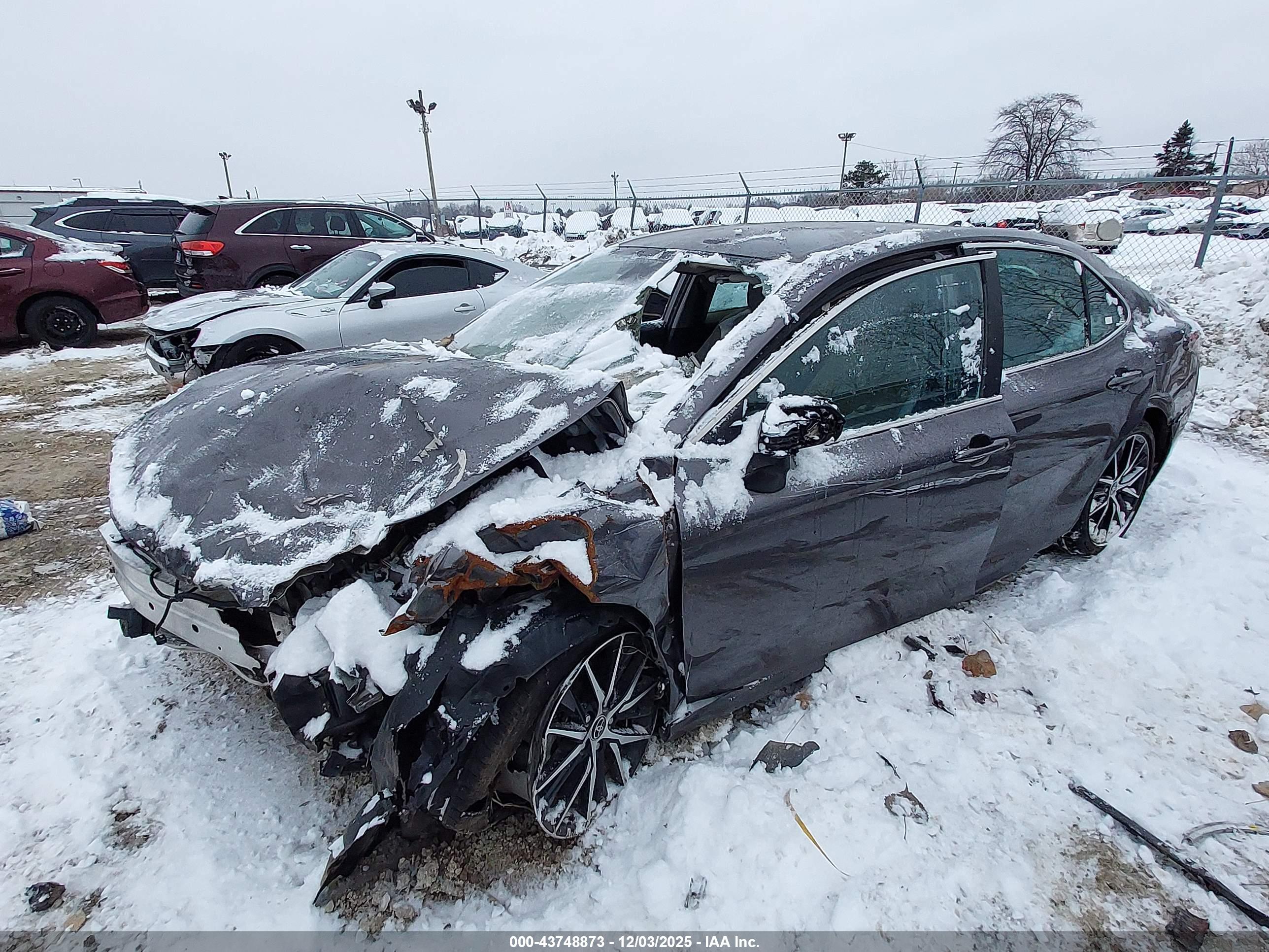 TOYOTA CAMRY image 2