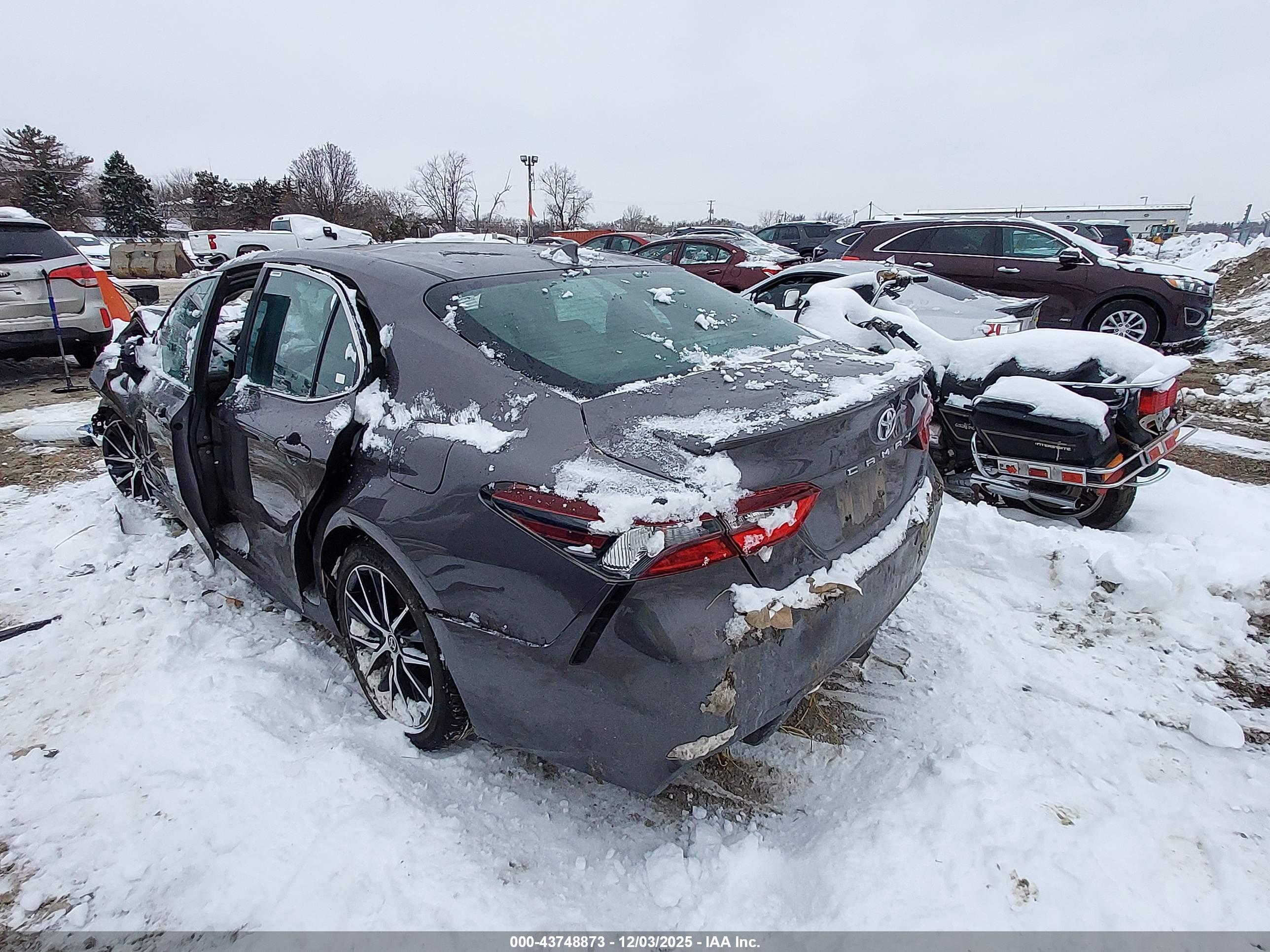 TOYOTA CAMRY image 3
