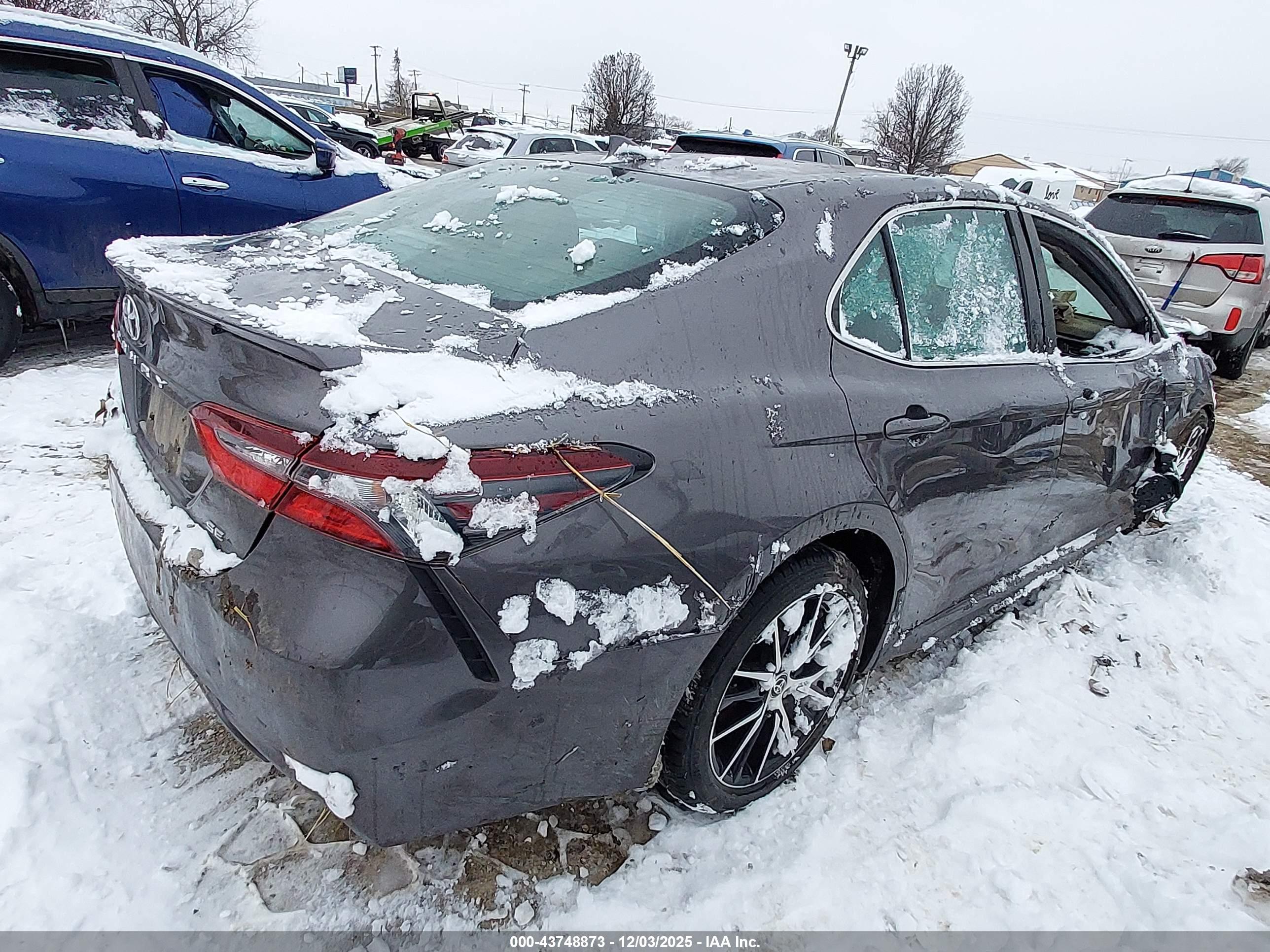 TOYOTA CAMRY image 4