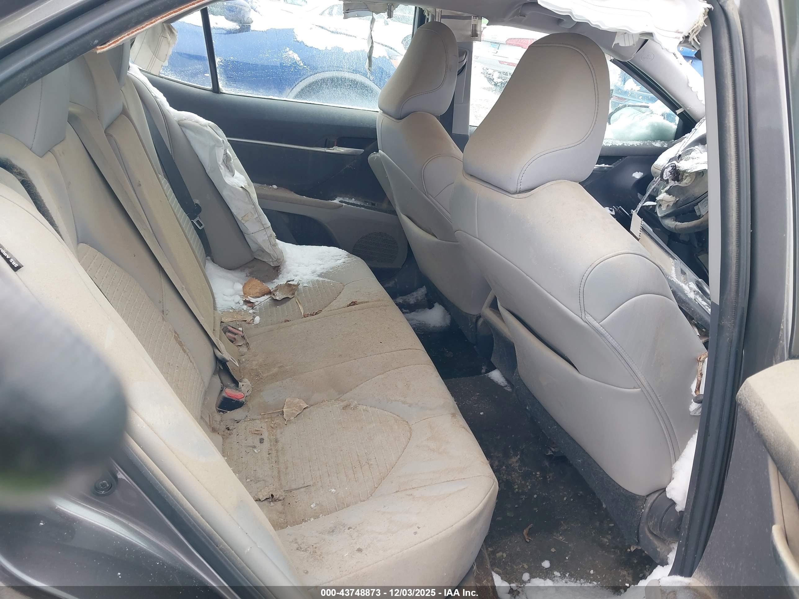 TOYOTA CAMRY image 8