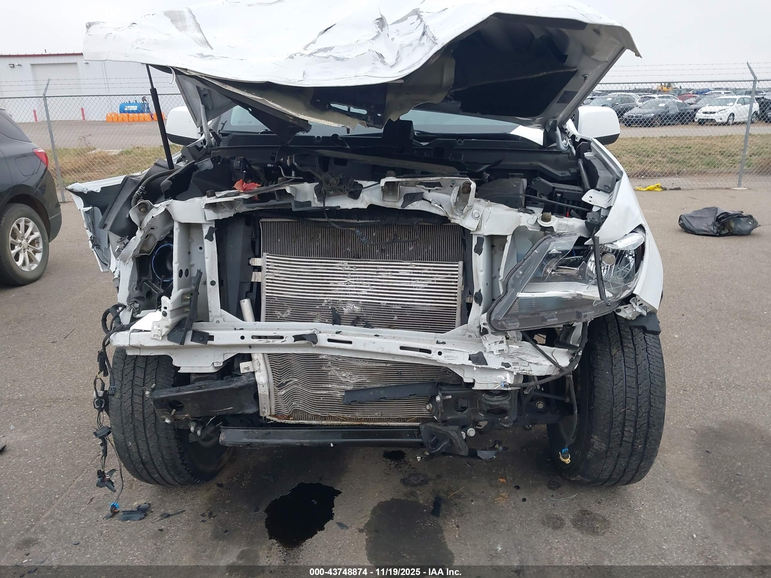 CHEVROLET COLORADO image 6