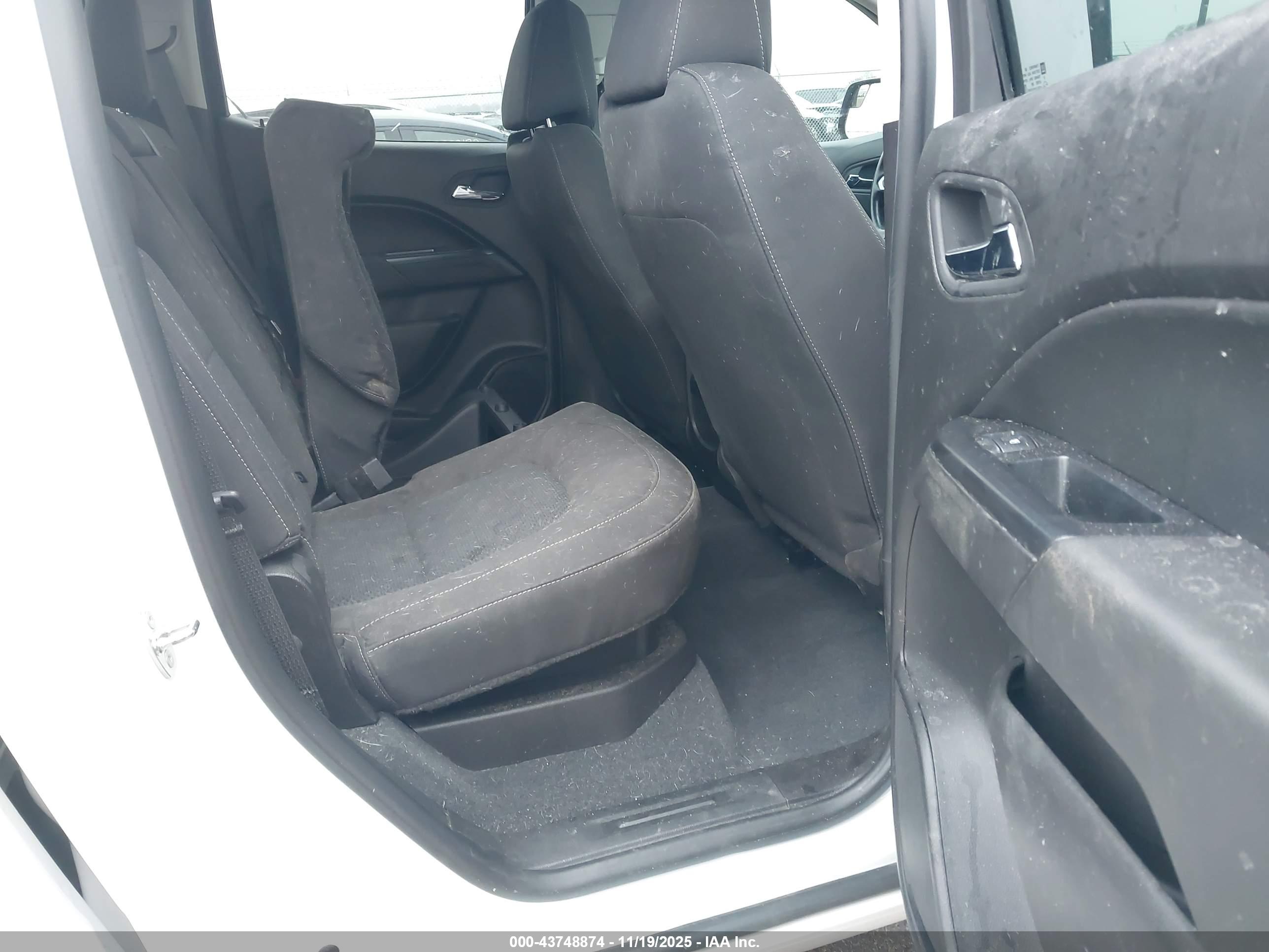 CHEVROLET COLORADO image 8