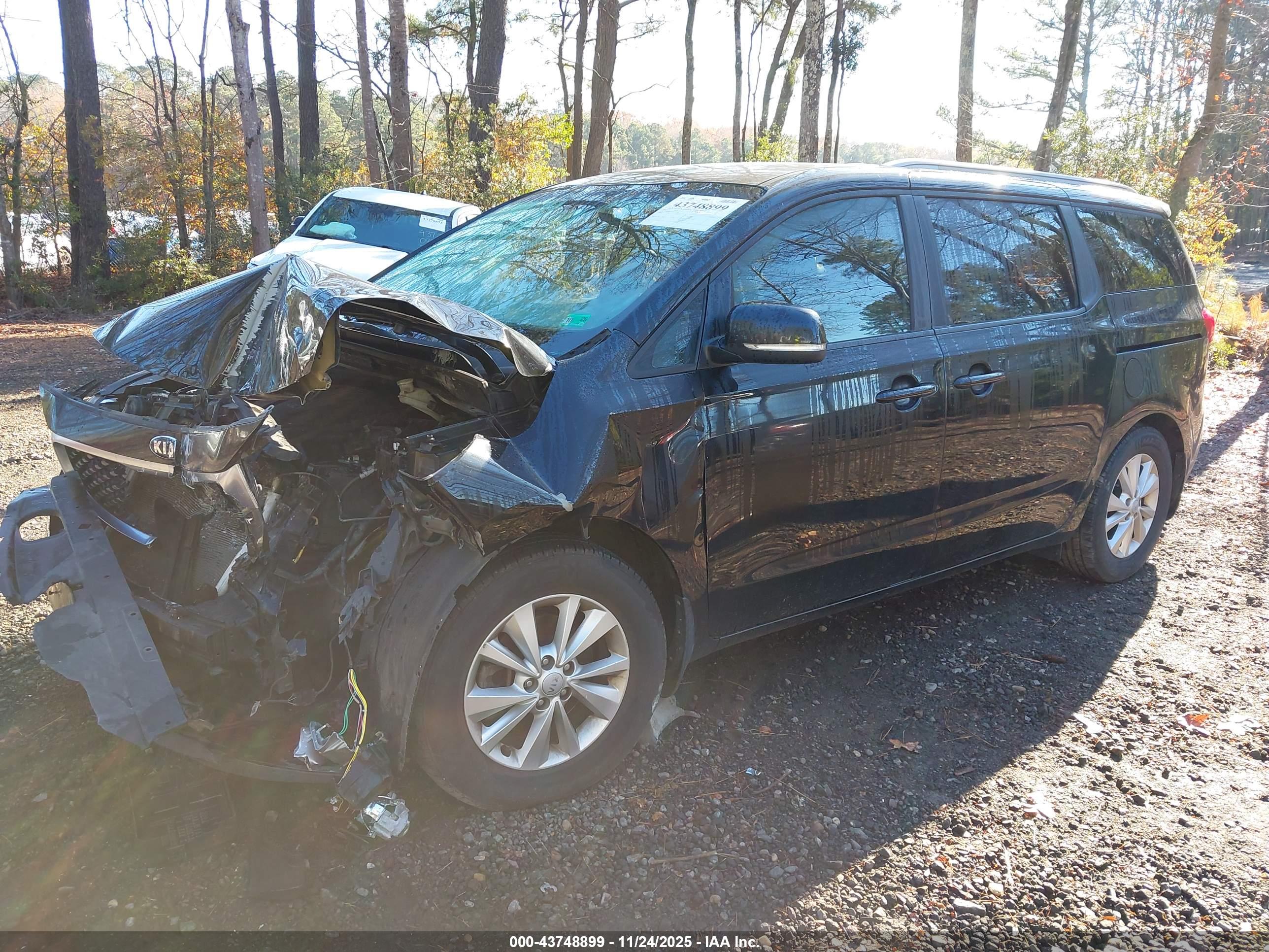 KIA SEDONA image 2