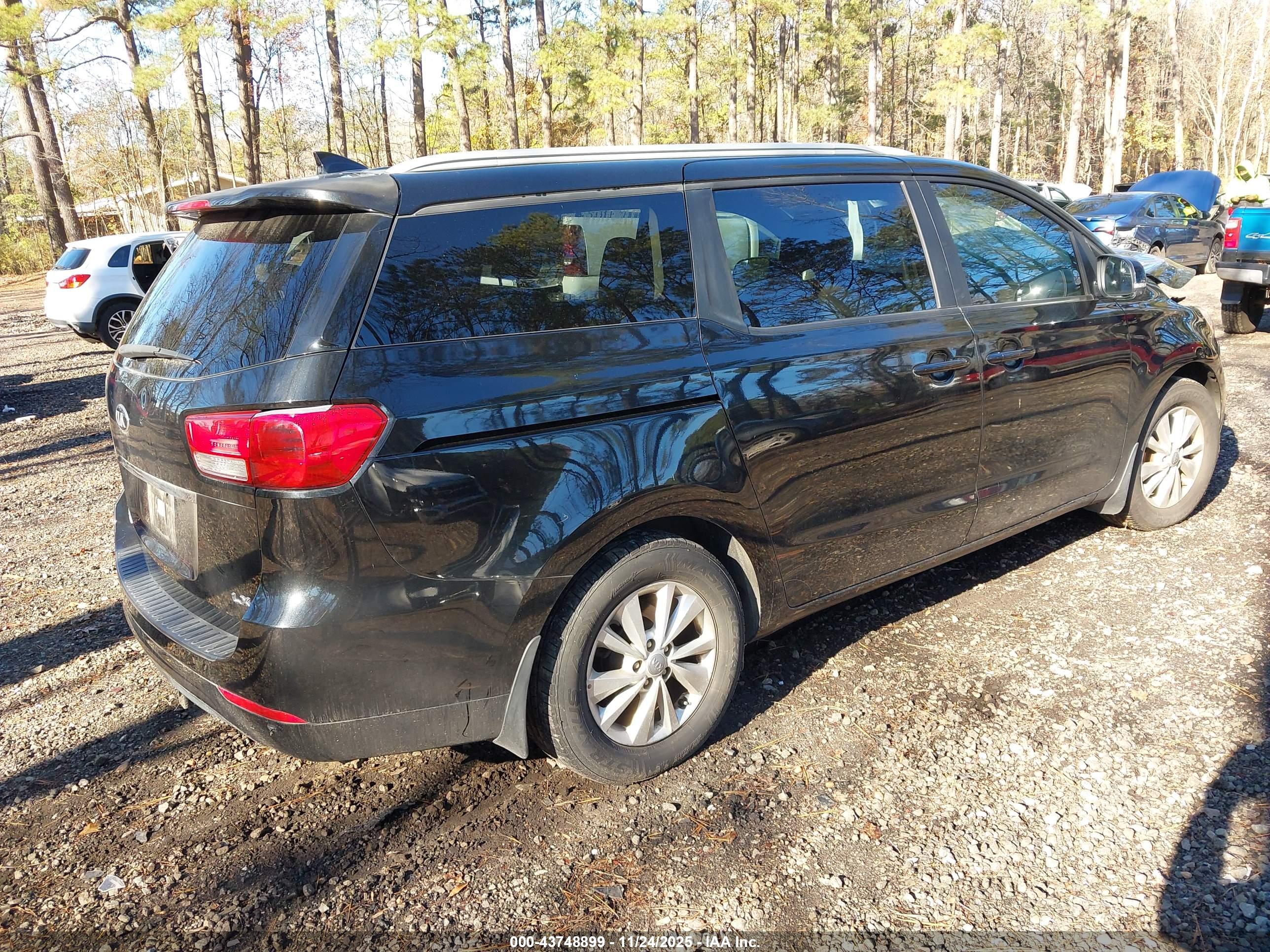 KIA SEDONA image 4