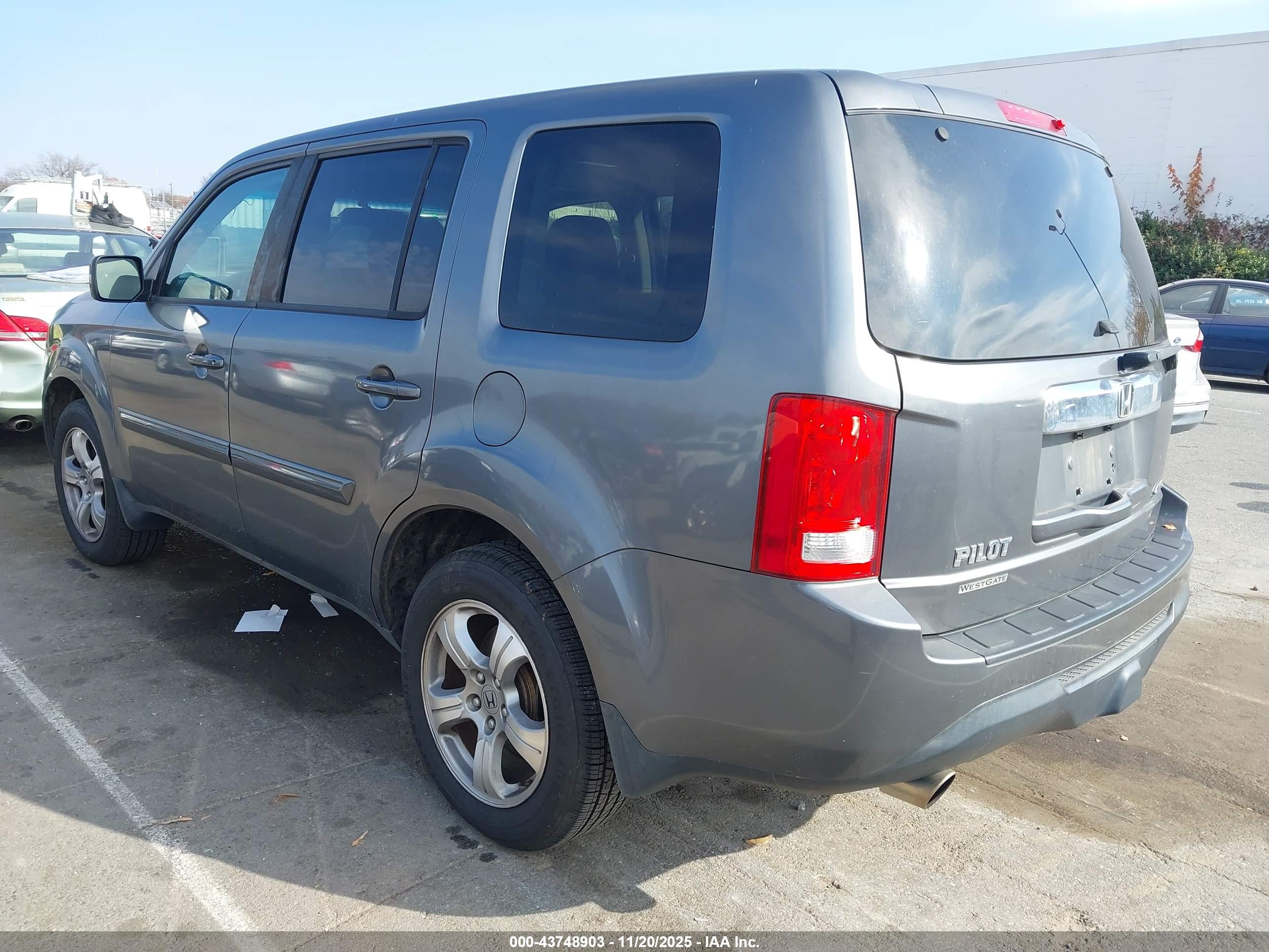HONDA PILOT image 3