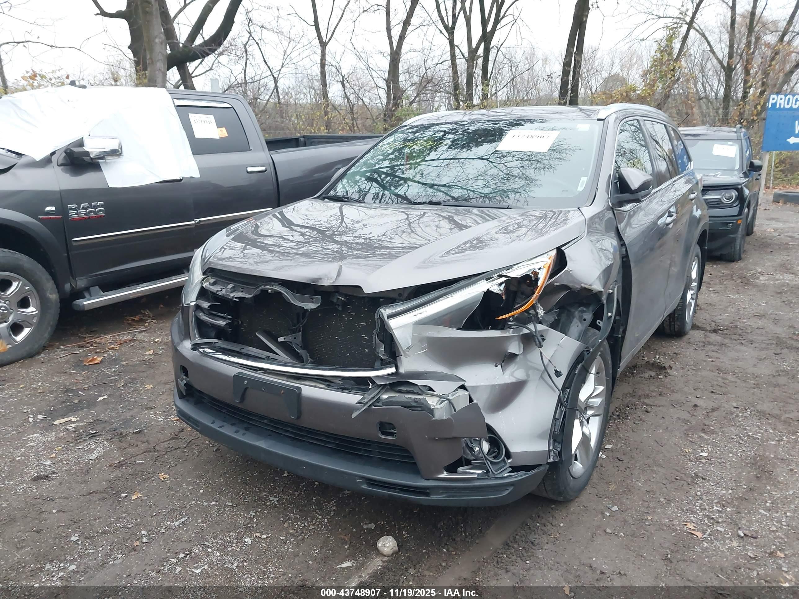 TOYOTA HIGHLANDER image 2