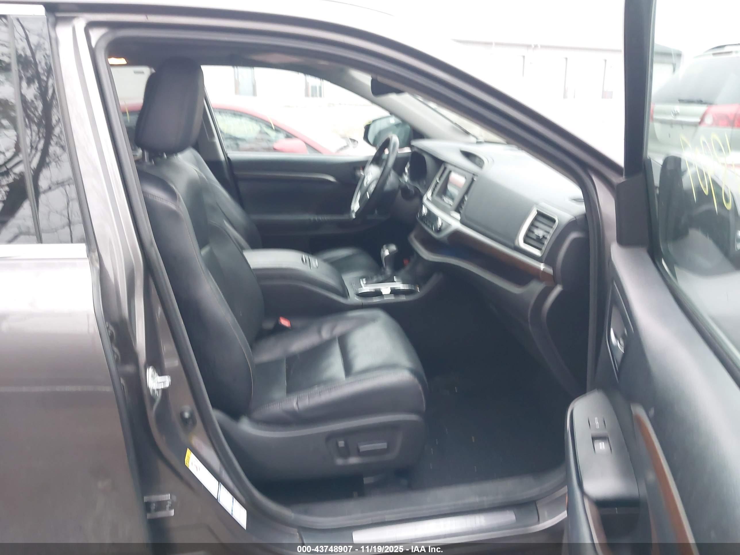 TOYOTA HIGHLANDER image 5
