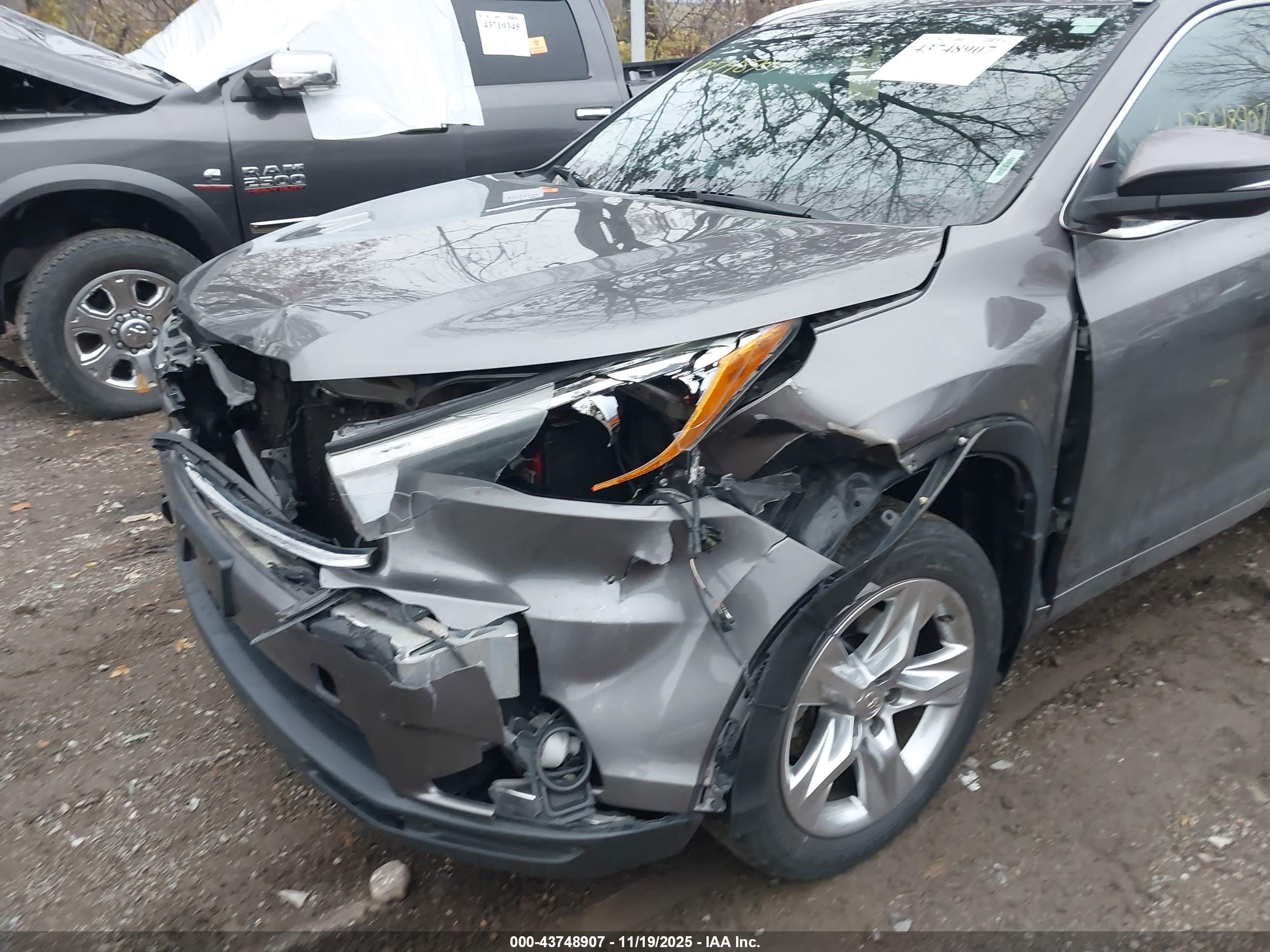 TOYOTA HIGHLANDER image 6