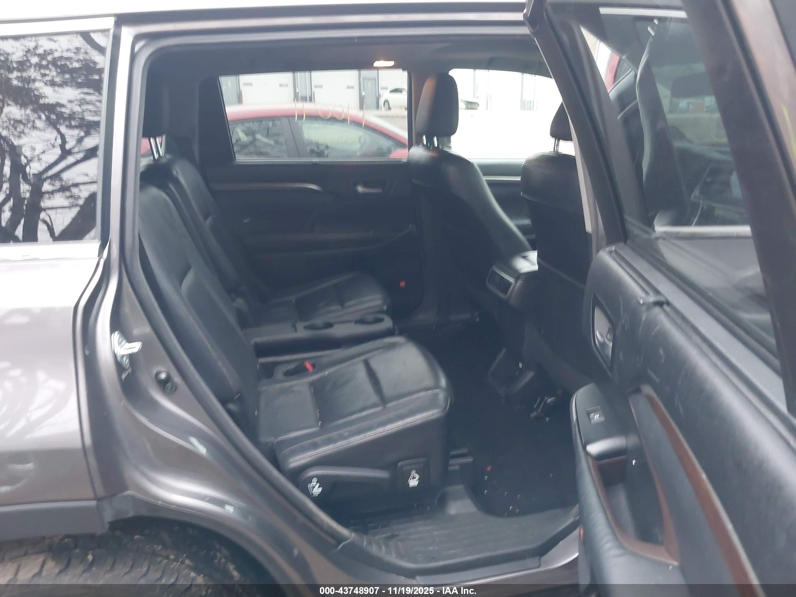TOYOTA HIGHLANDER image 8