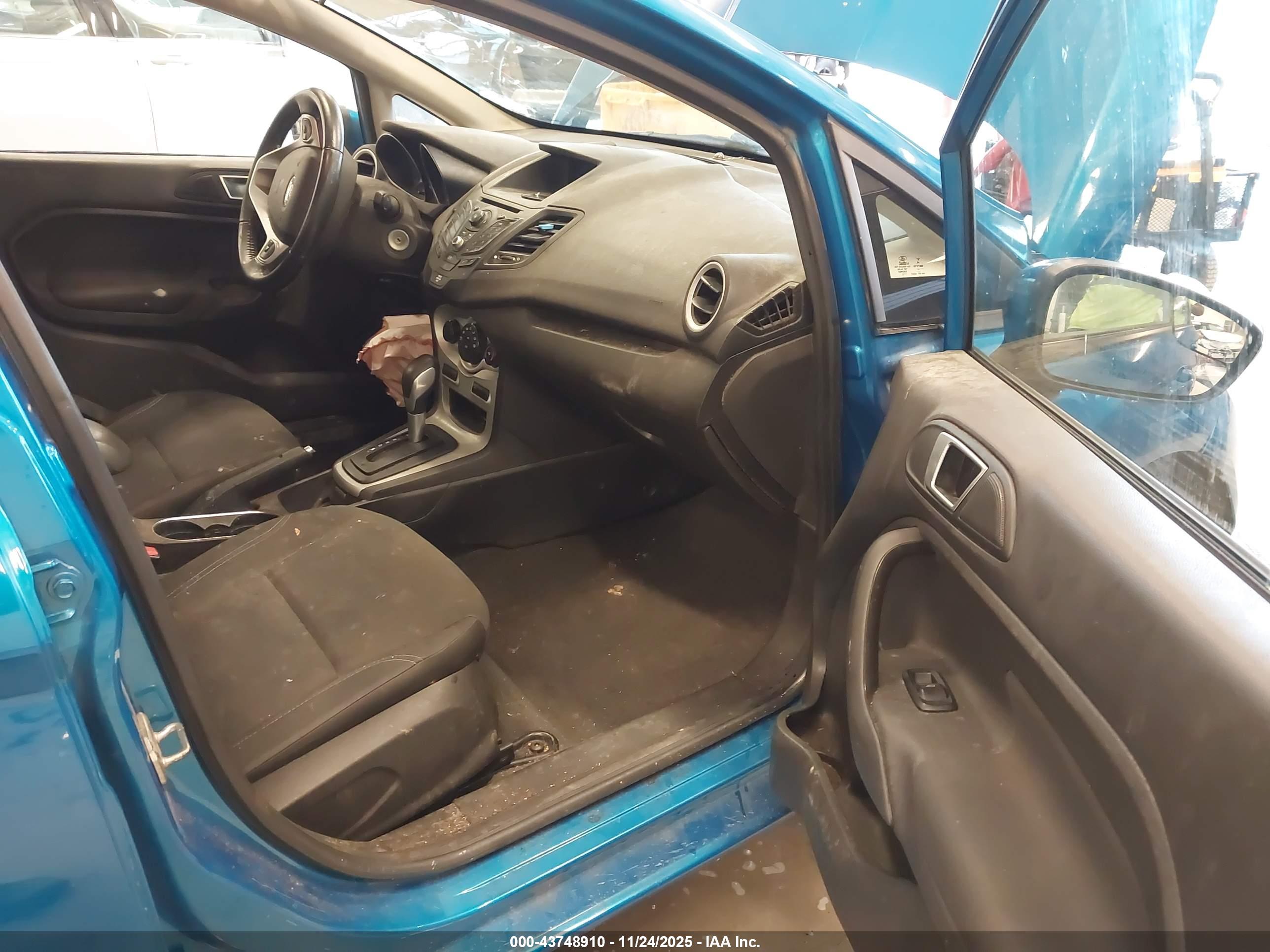 FORD FIESTA image 5