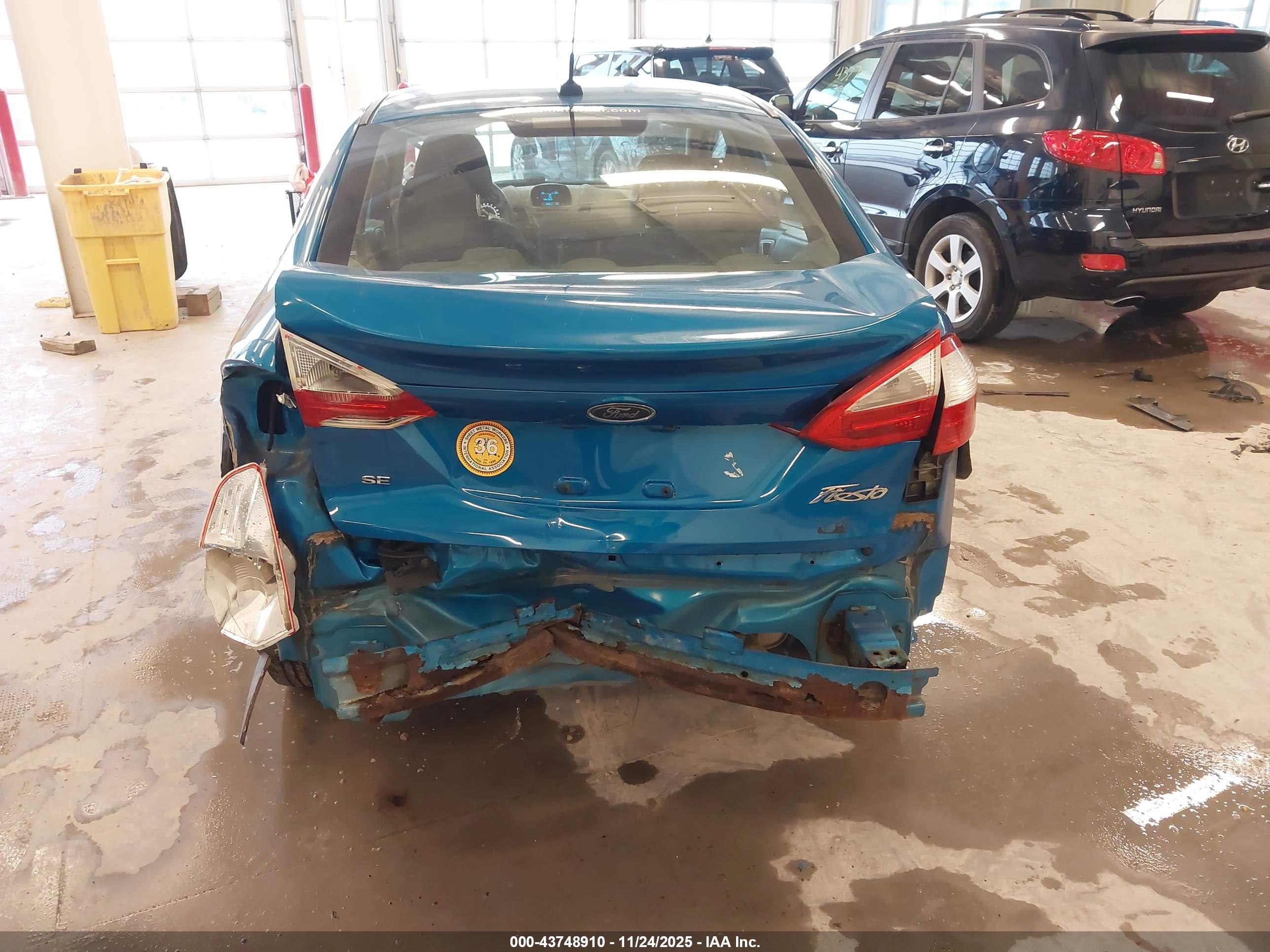 FORD FIESTA image 6