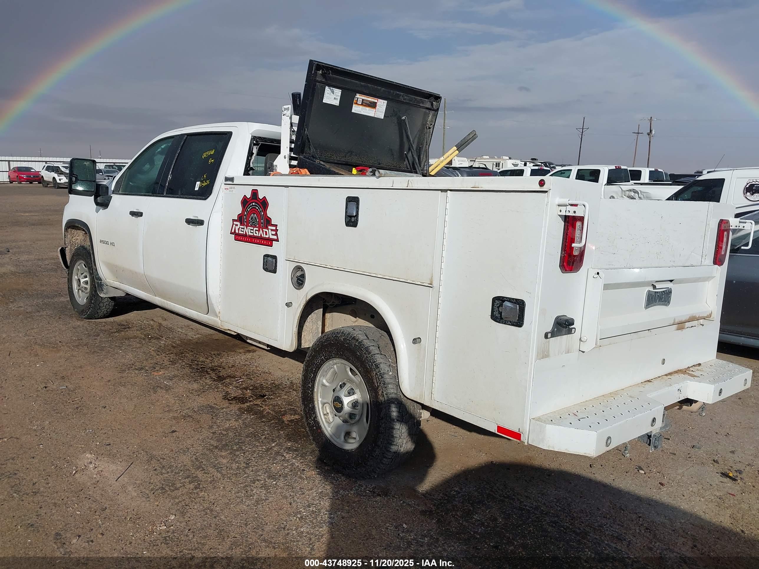 CHEVROLET SILVERADO image 3