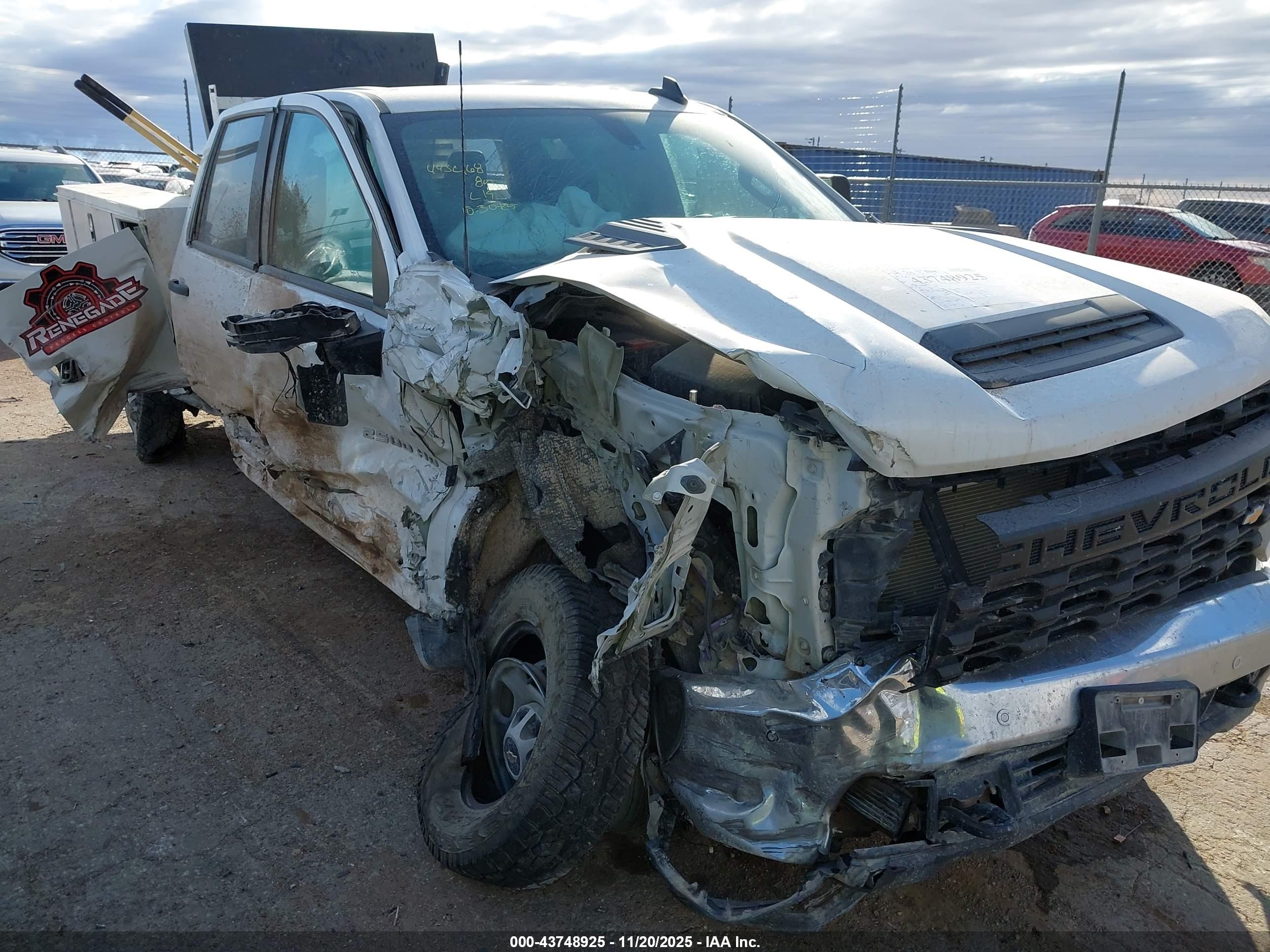 CHEVROLET SILVERADO image 6
