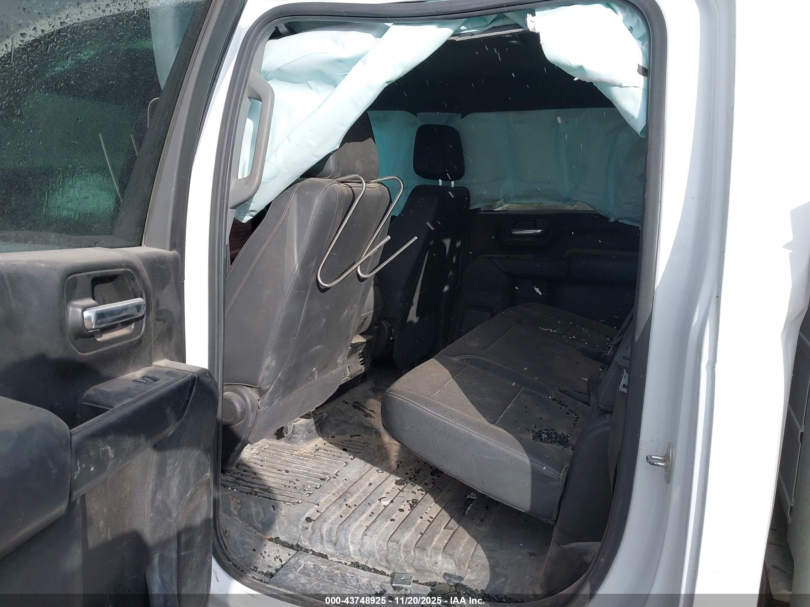 CHEVROLET SILVERADO image 8