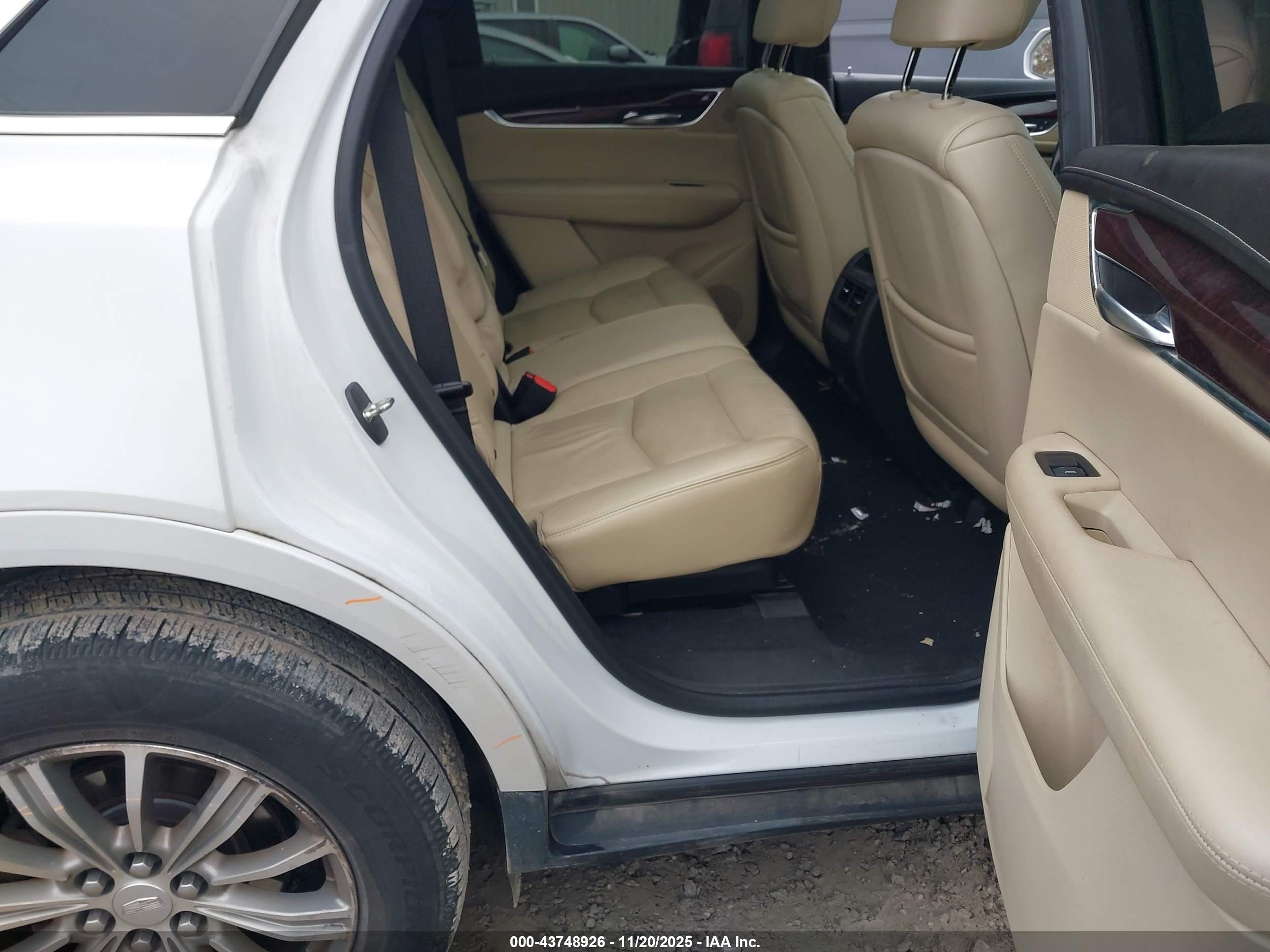 CADILLAC XT5 image 8