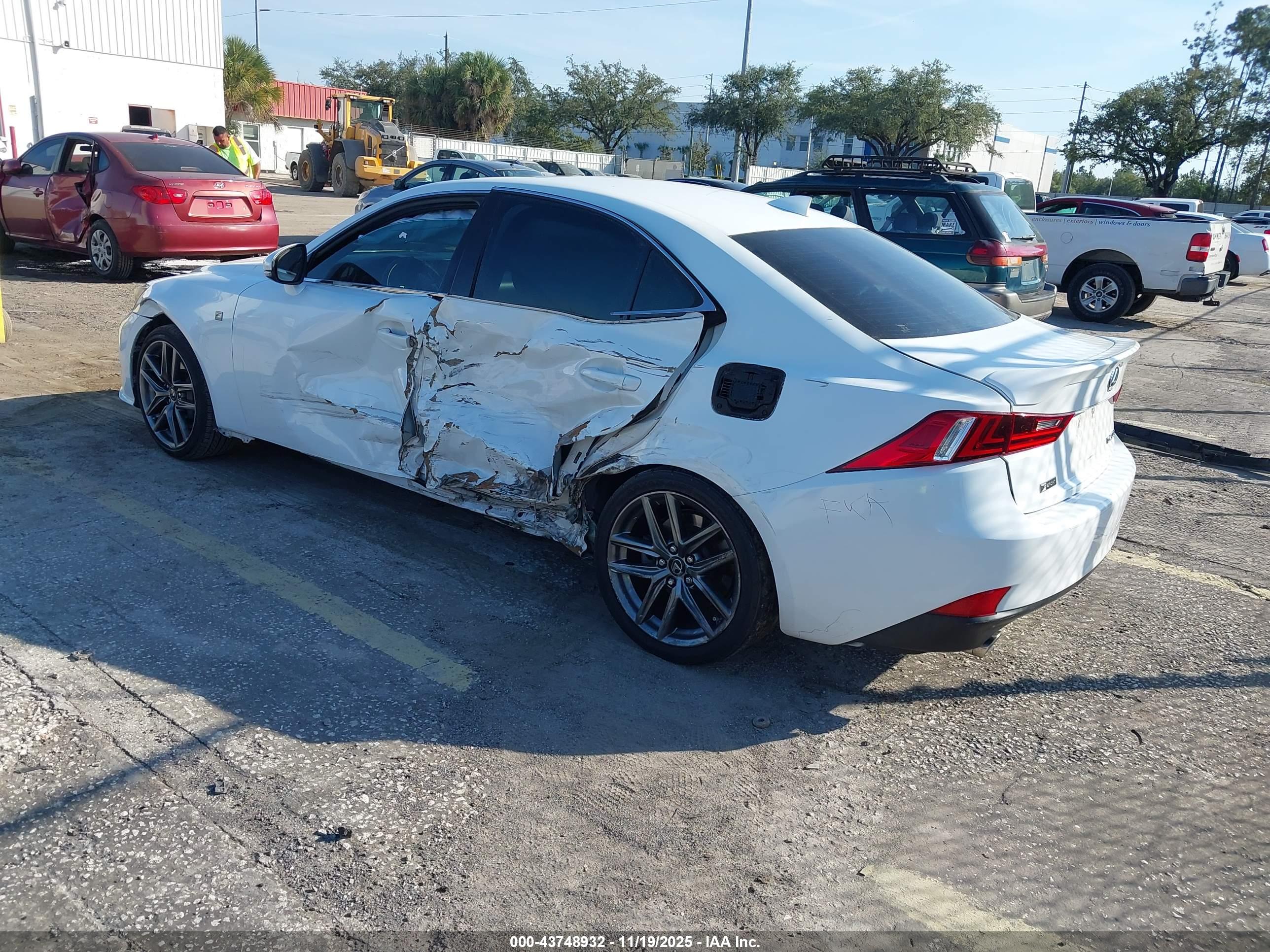 LEXUS IS image 3