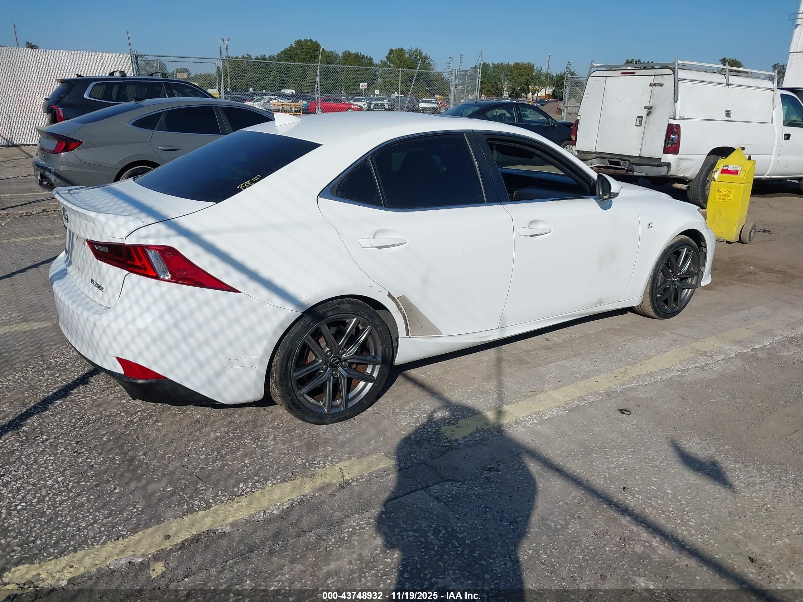 LEXUS IS image 4