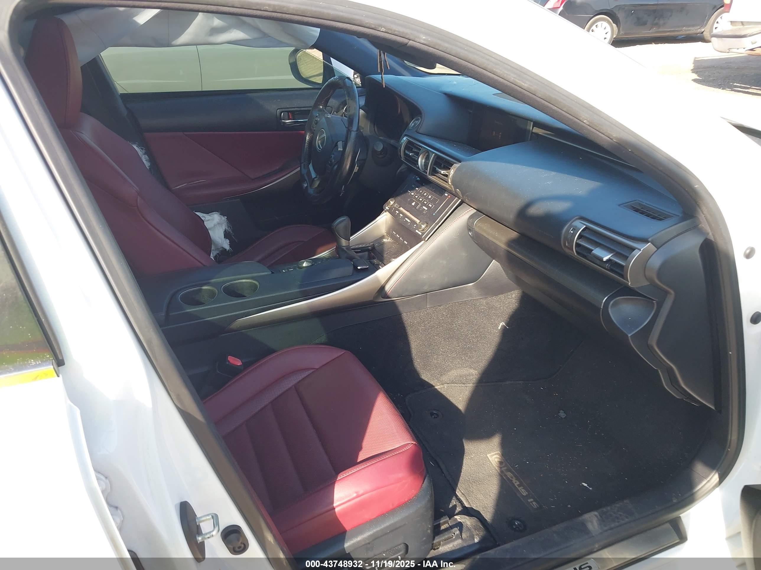 LEXUS IS image 5