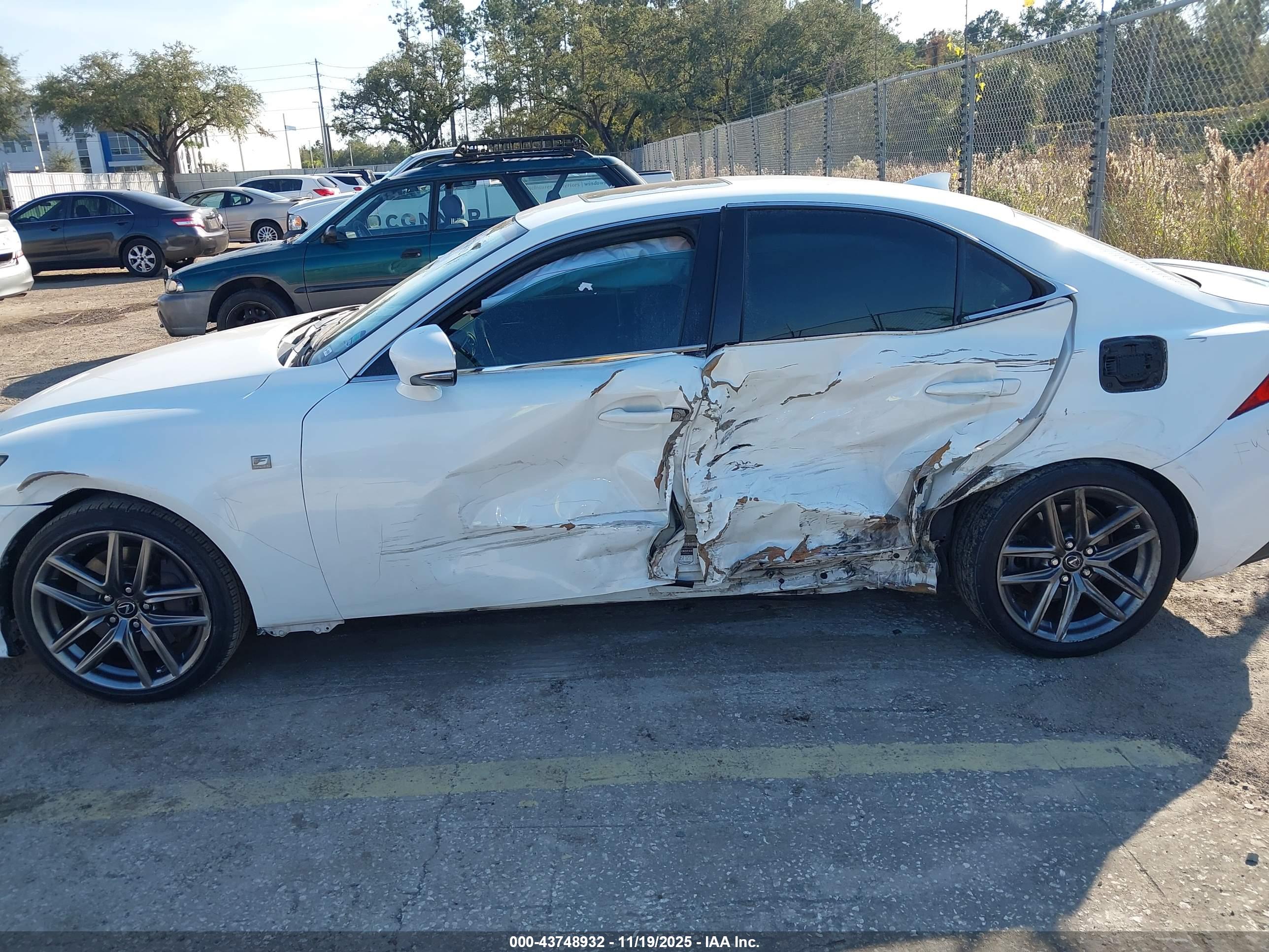 LEXUS IS image 6