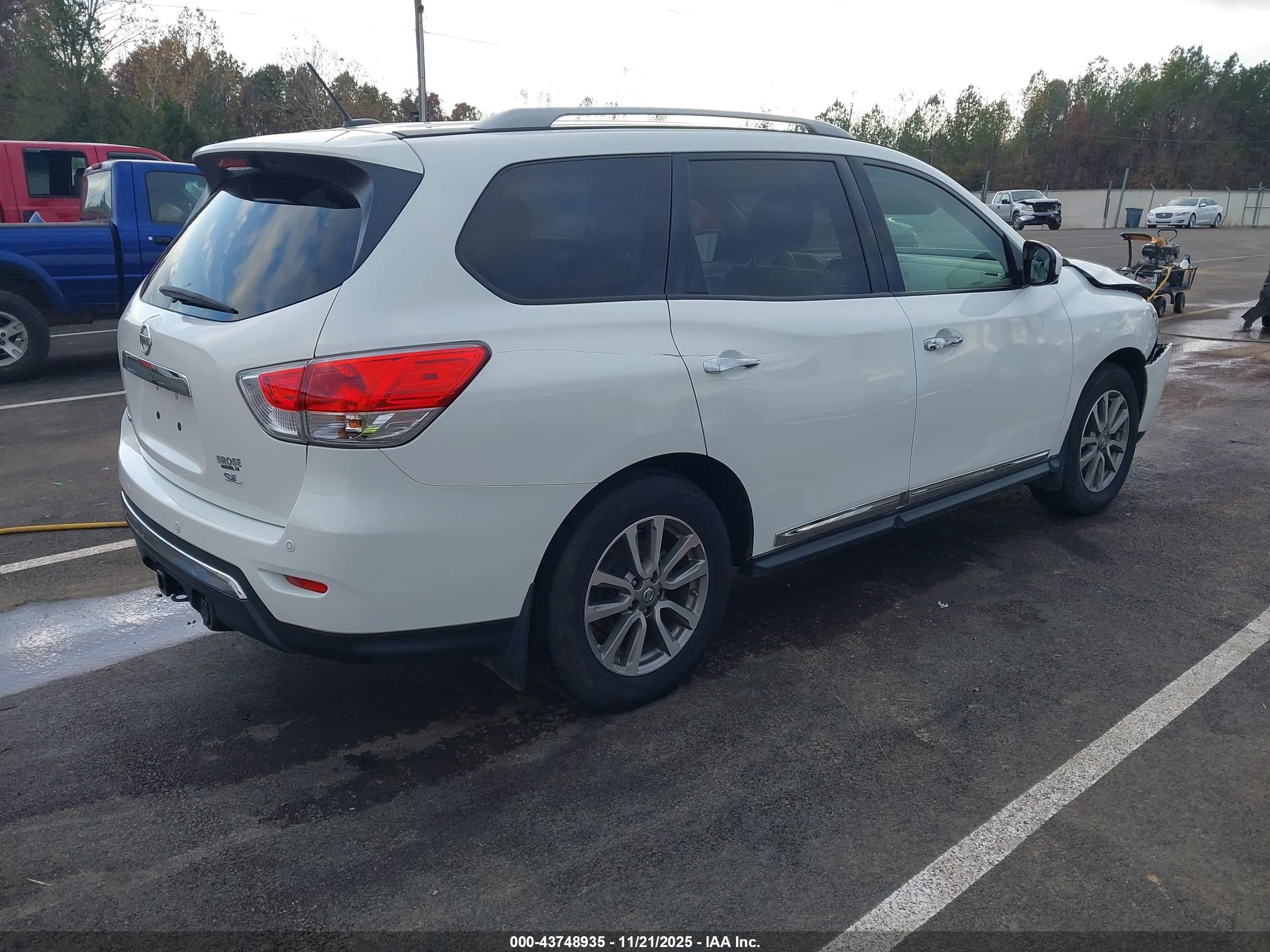 NISSAN PATHFINDER image 4