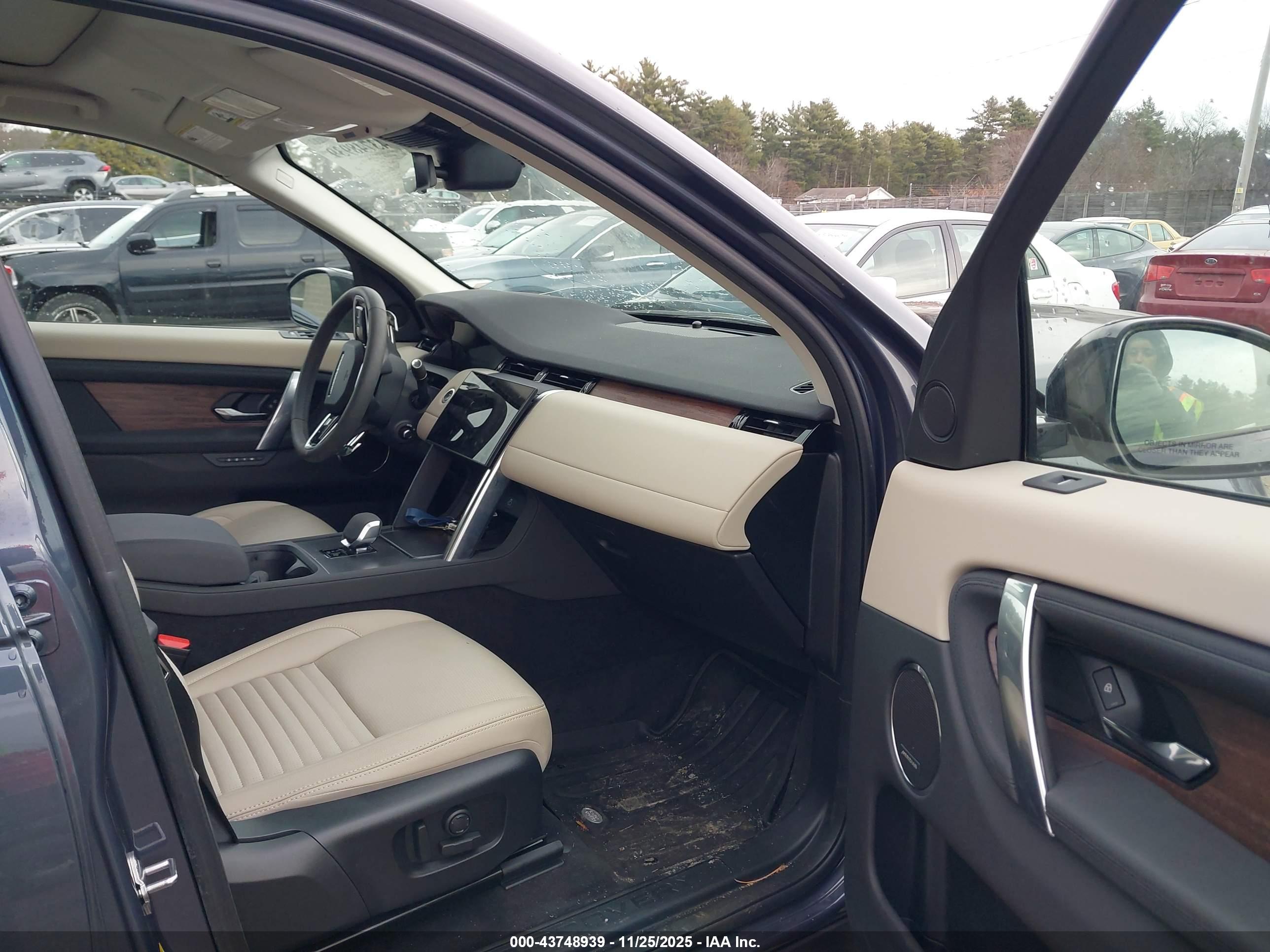 LAND ROVER image 5