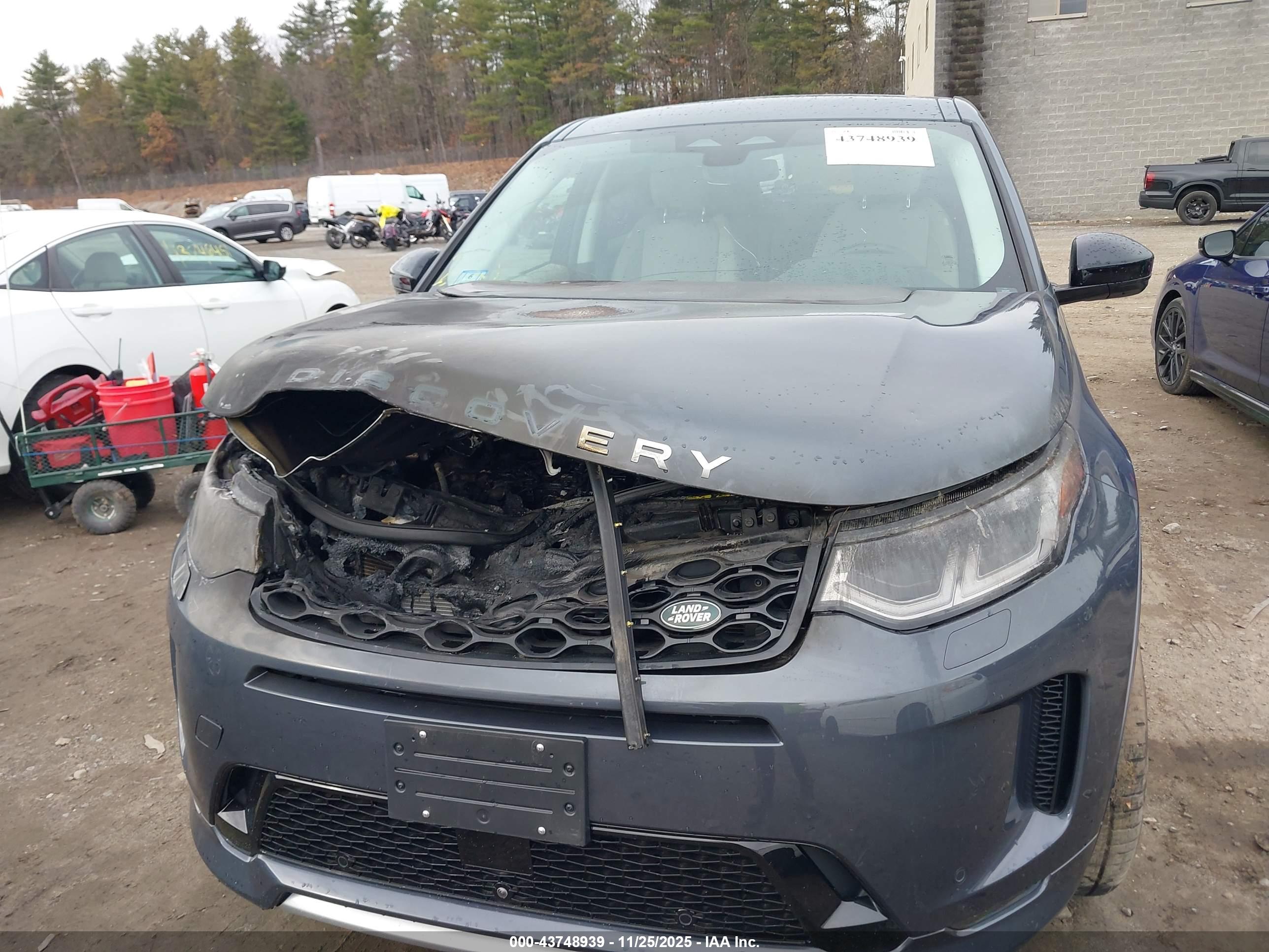 LAND ROVER image 6