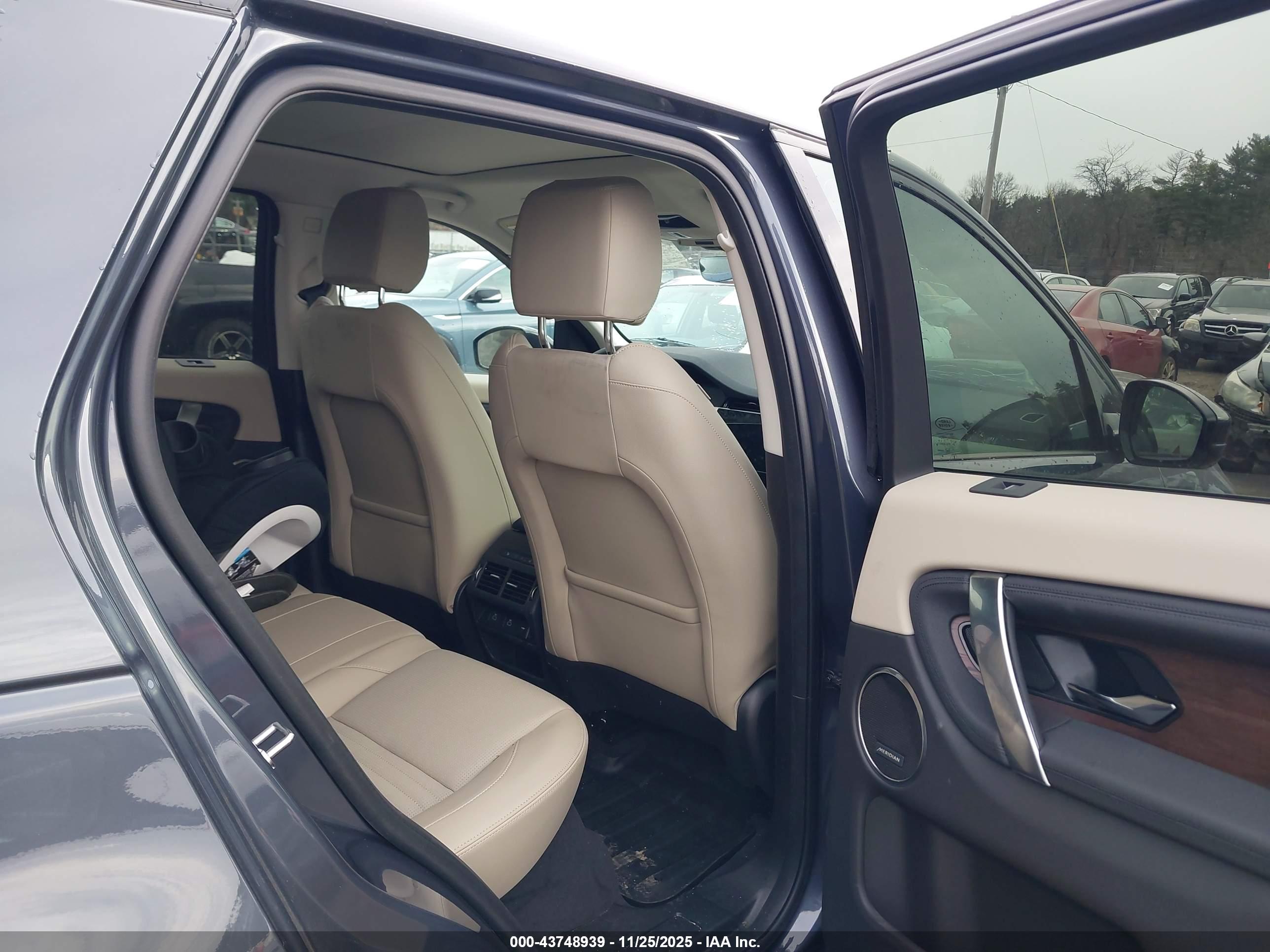 LAND ROVER image 8