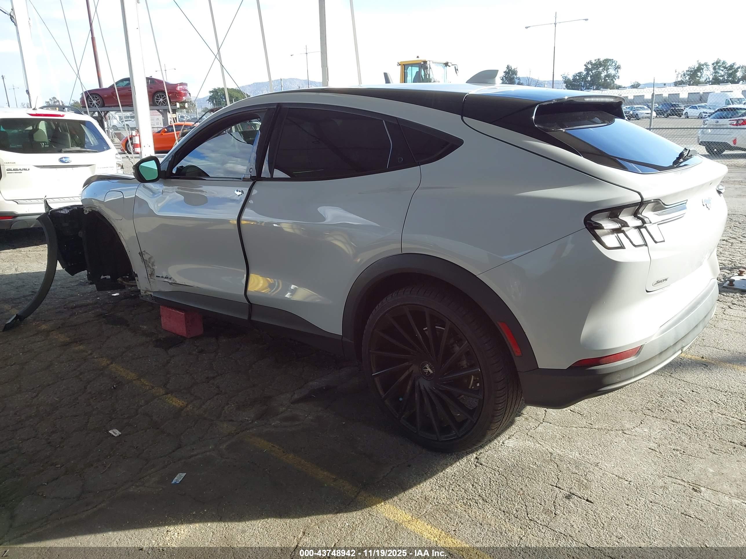 FORD MUSTANG image 3